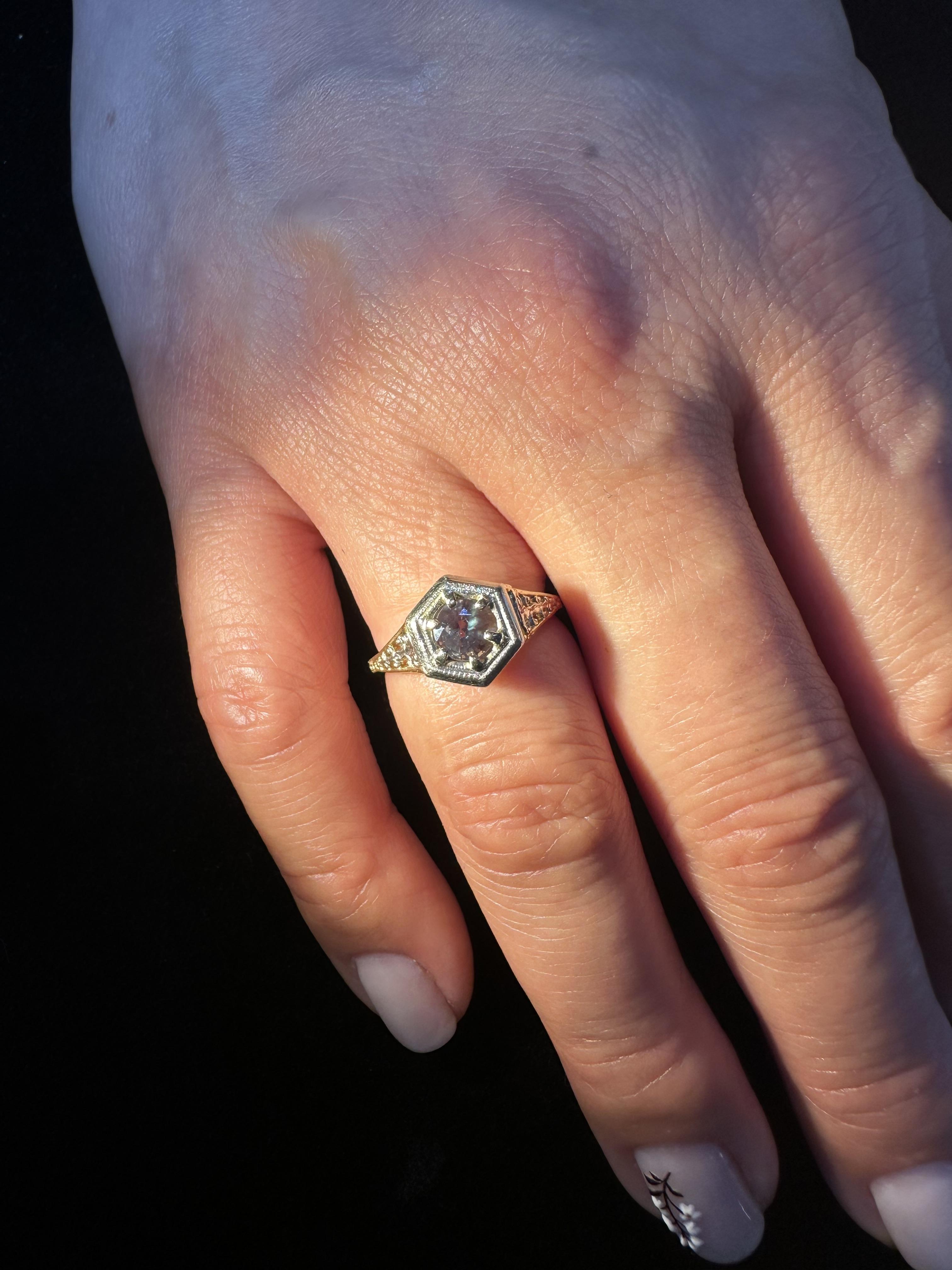 Antique Edwardian 14k Gold & Platinum GIA Color Change Alexandrite Filigree Ring In Excellent Condition In Montclair, NJ