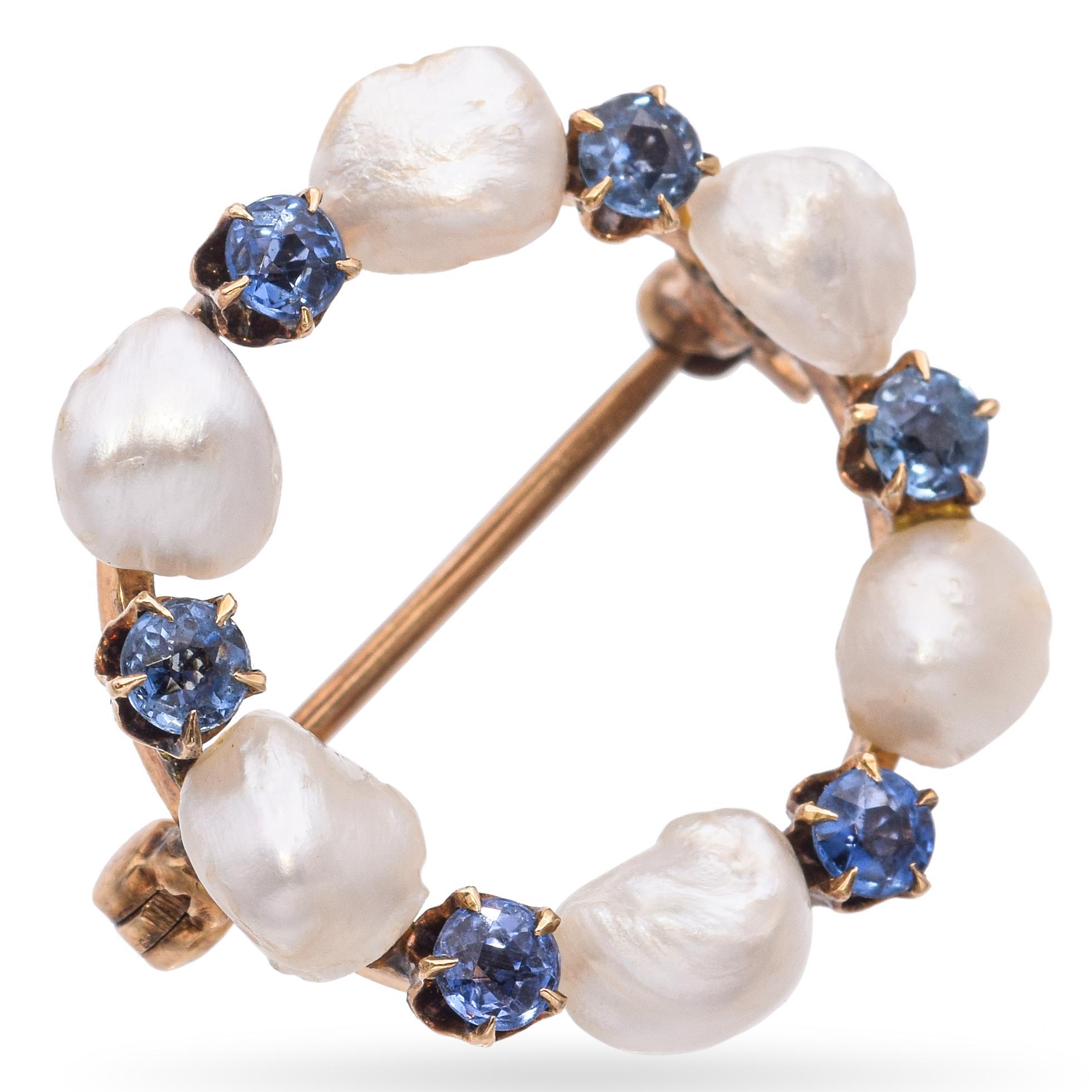 Antique Edwardian 14K Yellow Gold Pearl and Sapphire Circle Brooch In Good Condition For Sale In New York, NY