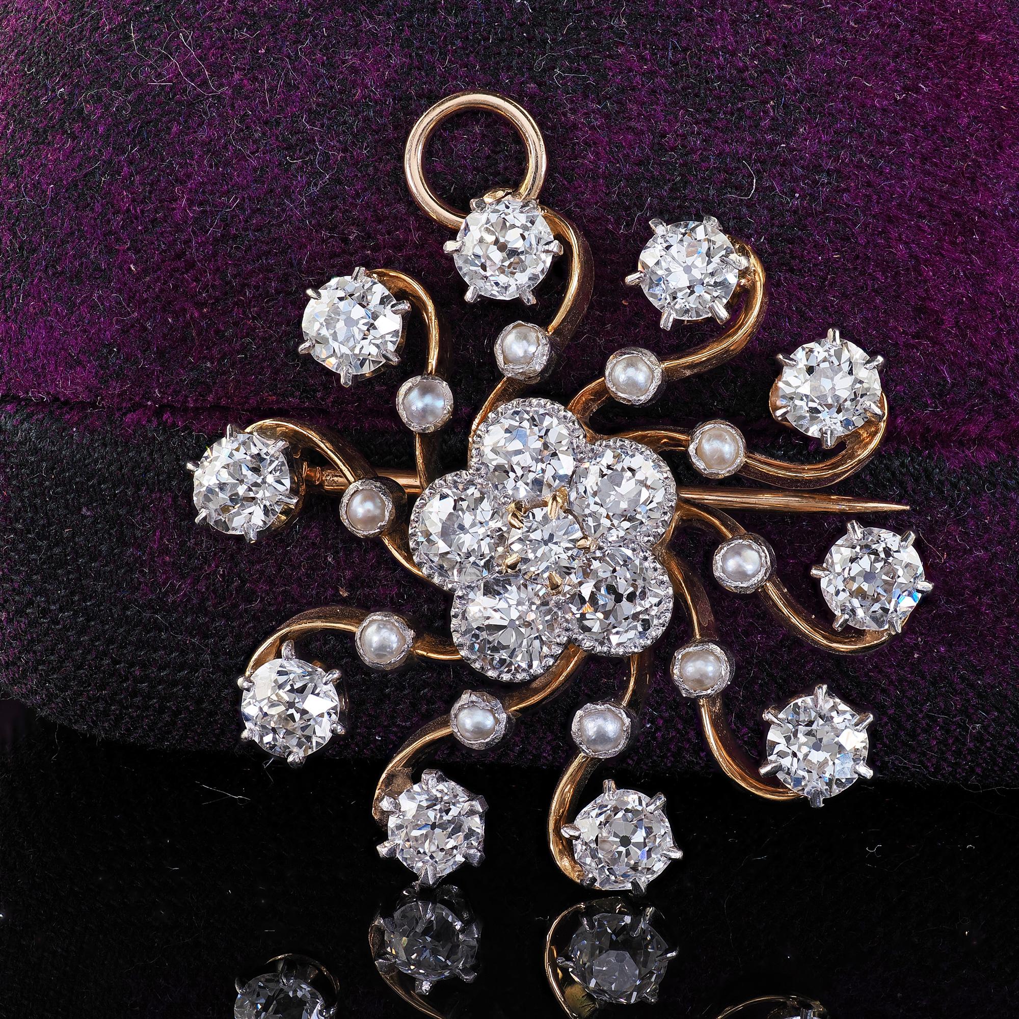 Bellissimo ciondolo antico edoardiano in platino giallo 14 carati con diamanti a stella. Questa incredibile spilla e ciondolo a stella con diamante antico europeo è realizzata in oro giallo 14k e platino. La spilla presenta diamanti bianchi taglio