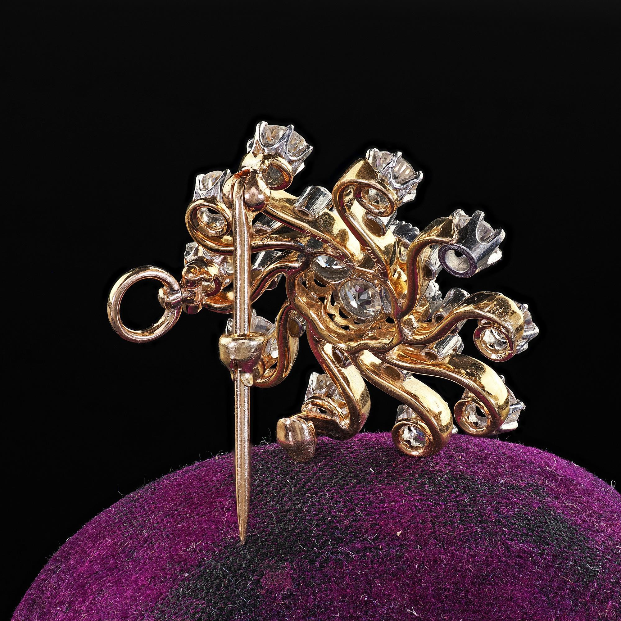 Donna Antico ciondolo edoardiano in platino giallo 14 carati con diamante vecchio euro a forma di stella in vendita