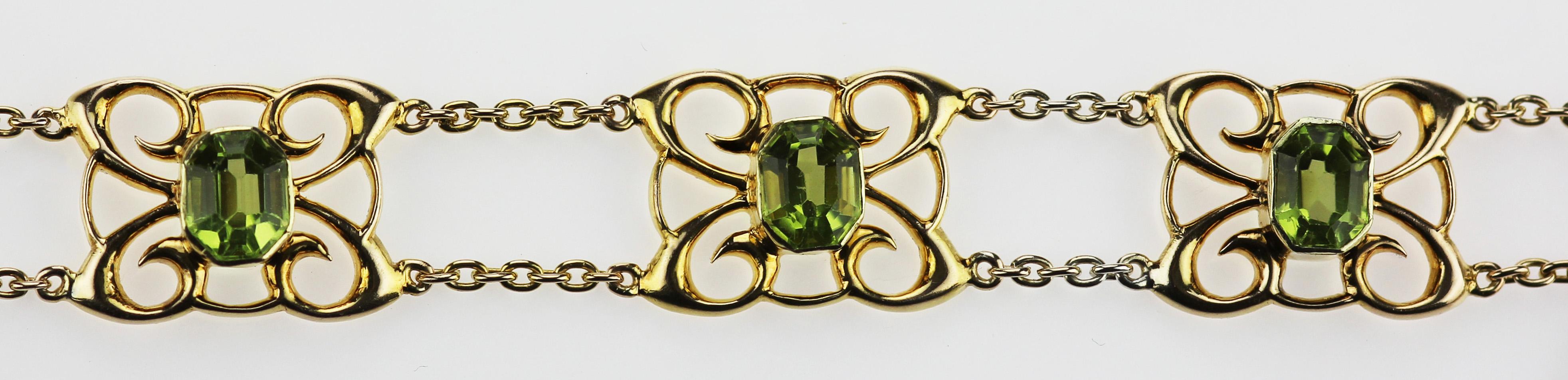 Emerald Cut Antique Edwardian 15 Carat Yellow Gold Peridot Bracelet in European Design