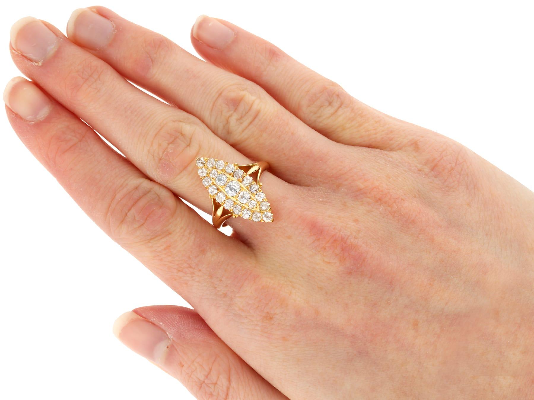 Bague ancienne Edwardienne 1.55Ct Diamant et or jaune 18k Marquise (1903) en vente 3