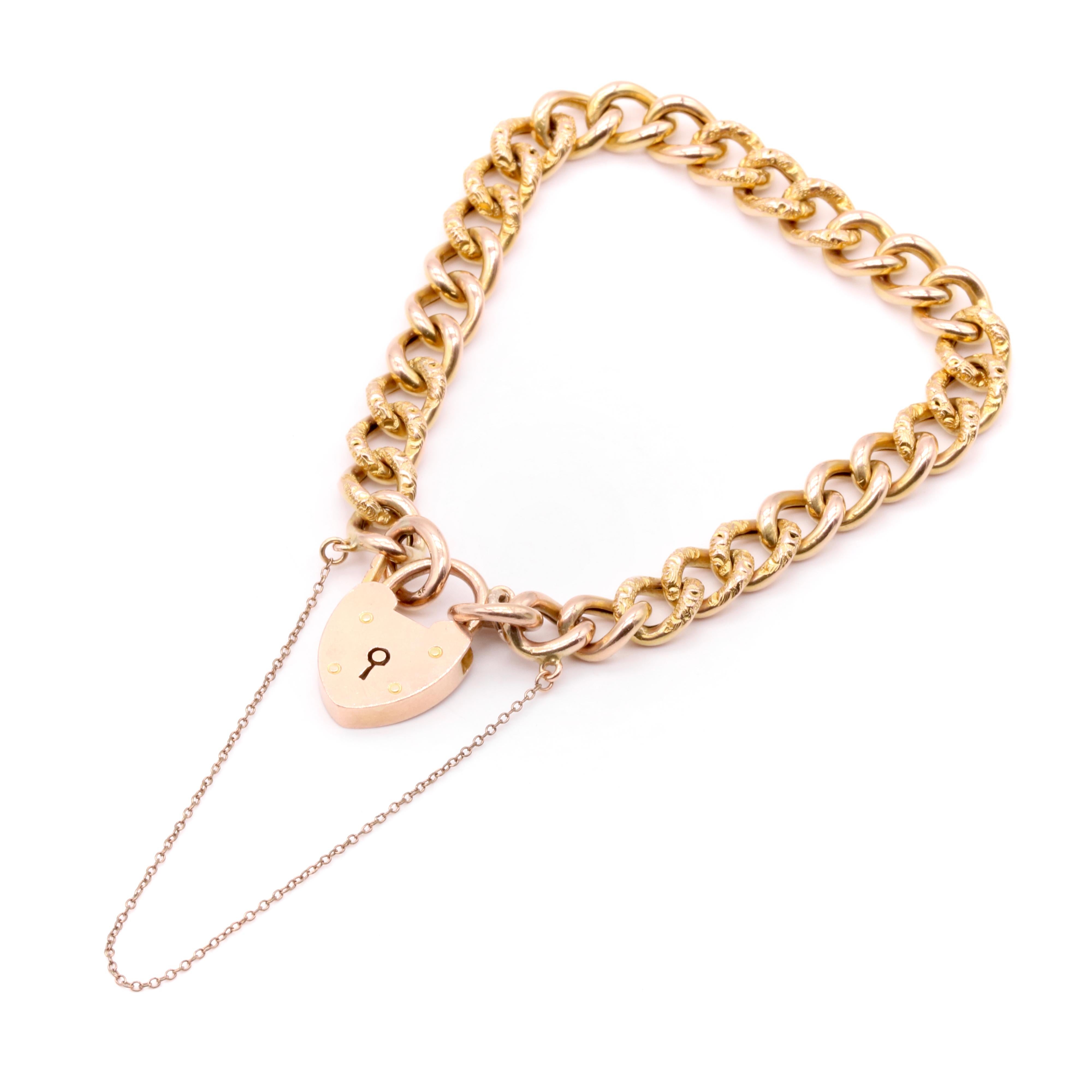 Antique Edwardian 15.6g 9K Gold Curb Chased Link Bracelet with Heart Padlock For Sale 1