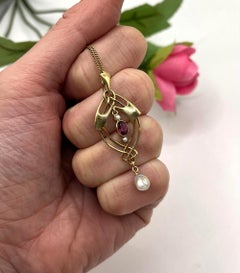 Antiker Anhänger aus 15-Karat-Gold im edwardianischen Stil mit Granat und Saatperlen
