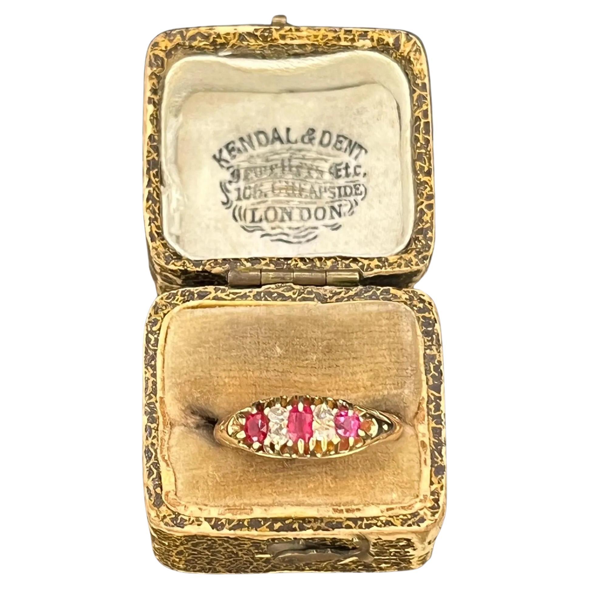 Bague ancienne édouardienne en or 15ct avec rubis et diamants, estampillée 15ct, circa 1910 en vente