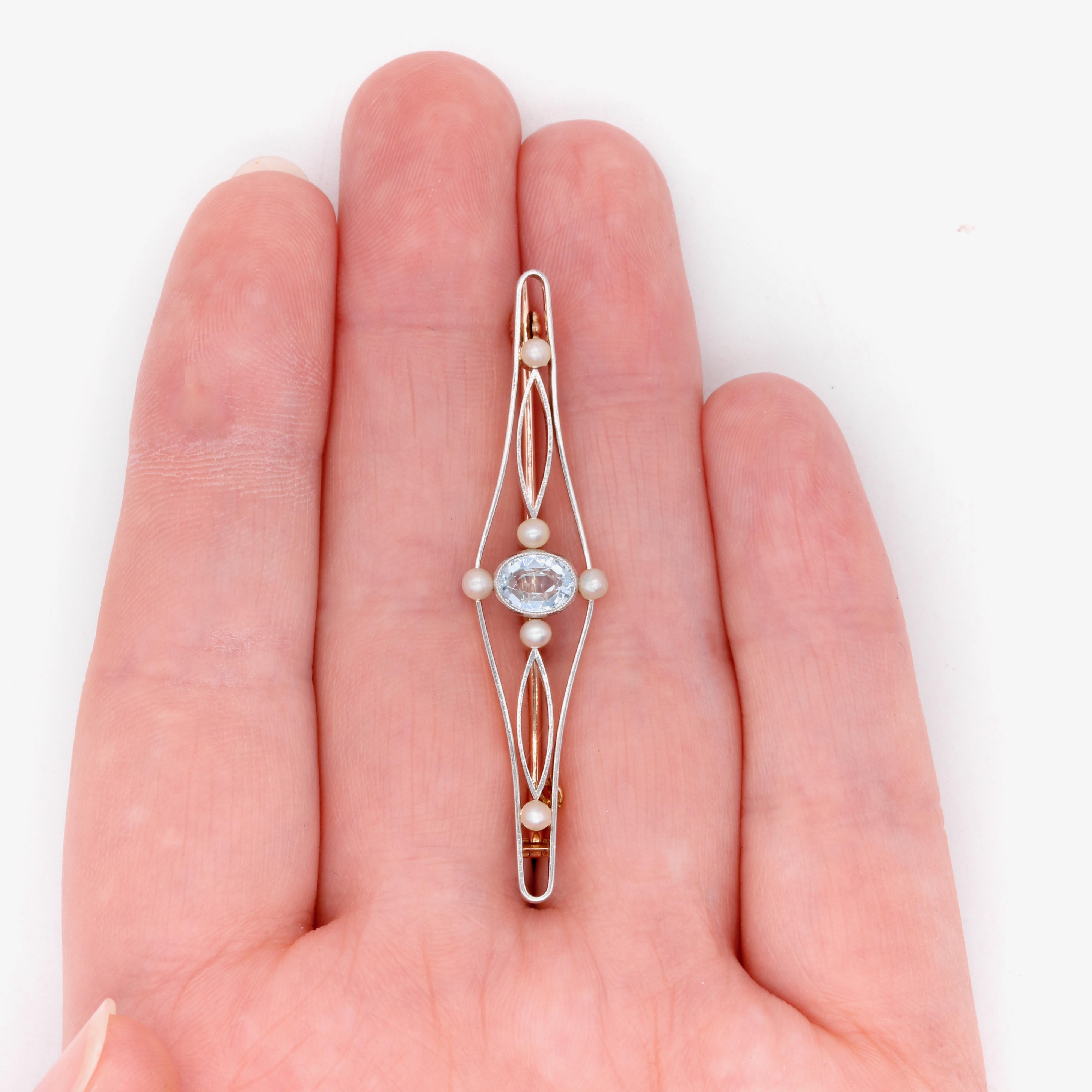 Antique Edwardian 15K Gold 0.49ct Aquamarine and Pearl Openwork Brooch For Sale 4