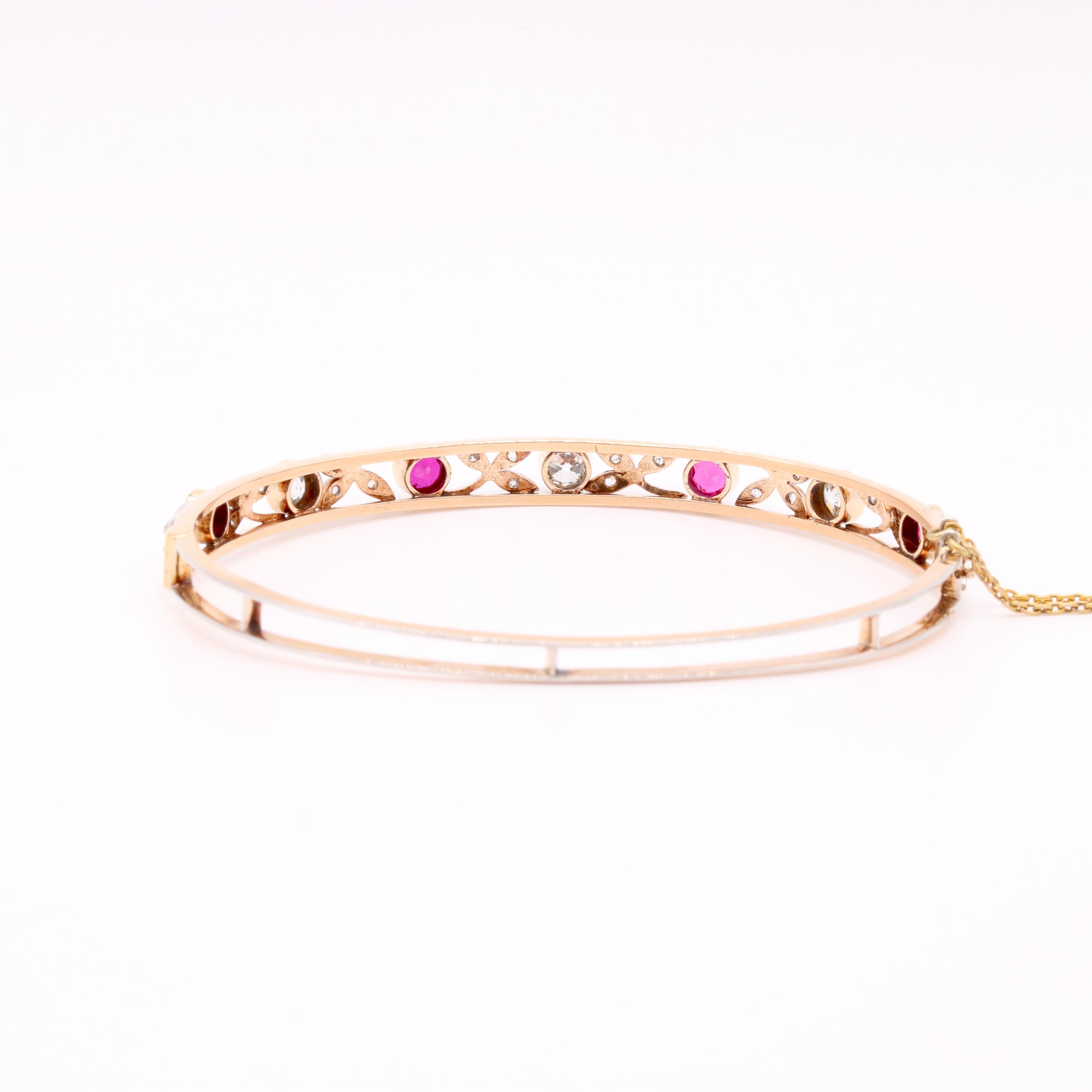 Antique Edwardian 15K Yellow Gold and Platinum 2.3tgw Ruby and Diamond Bangle en venta 1