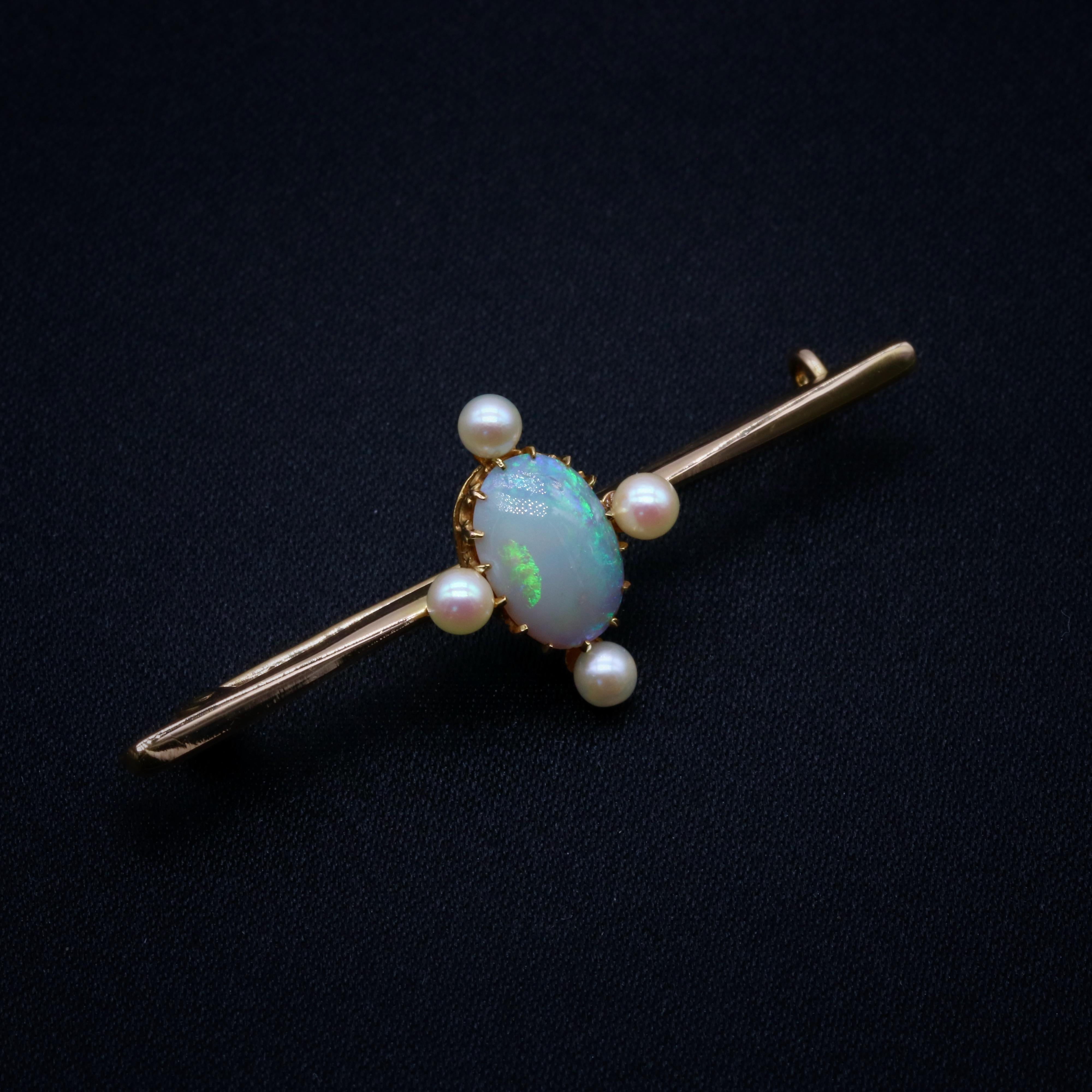 Antique Edwardian 15K Yellow Gold Cabochon Opal and Pearl Bar Brooch In Good Condition For Sale In Staines-Upon-Thames, GB