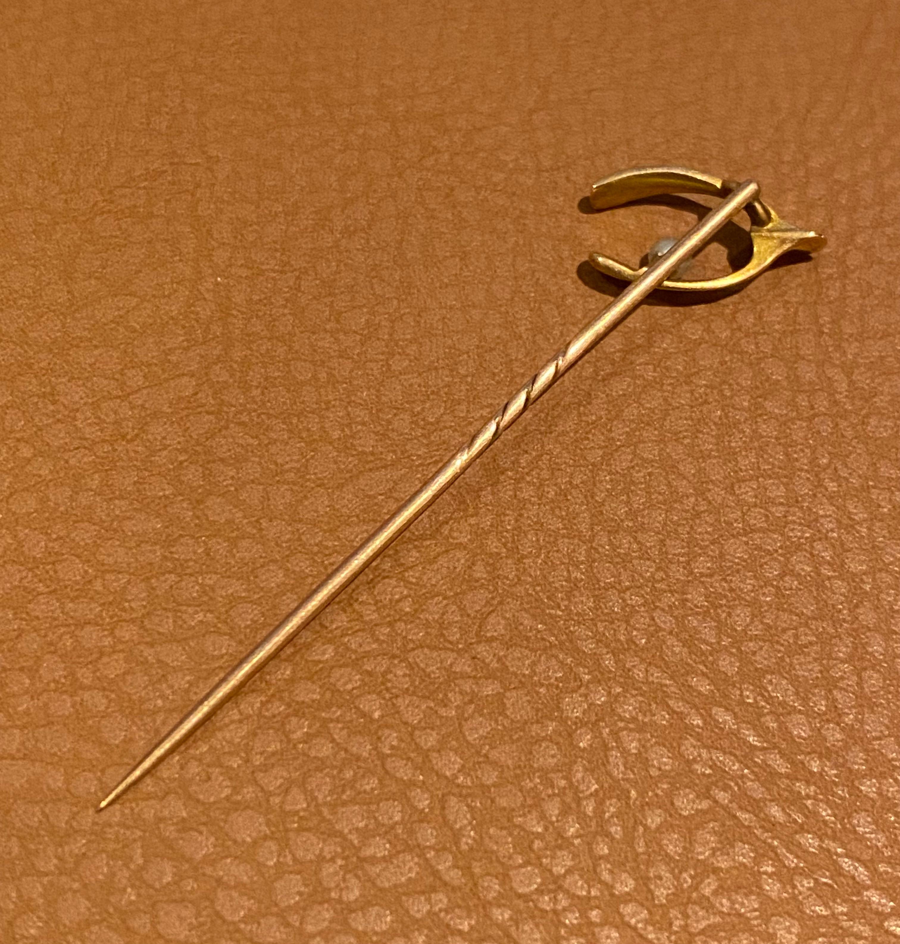 Antique (Edwardian) 15K Yellow Gold & Seed Pearl WishBone Stick Pin In Excellent Condition In MELBOURNE, AU