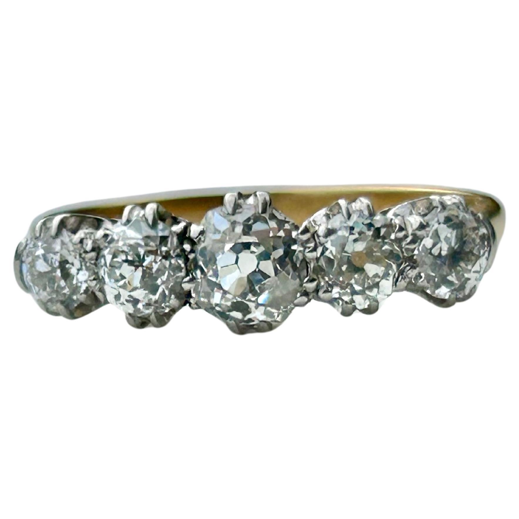 Antiker edwardianischer 1,65 Karat Diamantring mit fünf Steinen im alten Minenschliff im Angebot