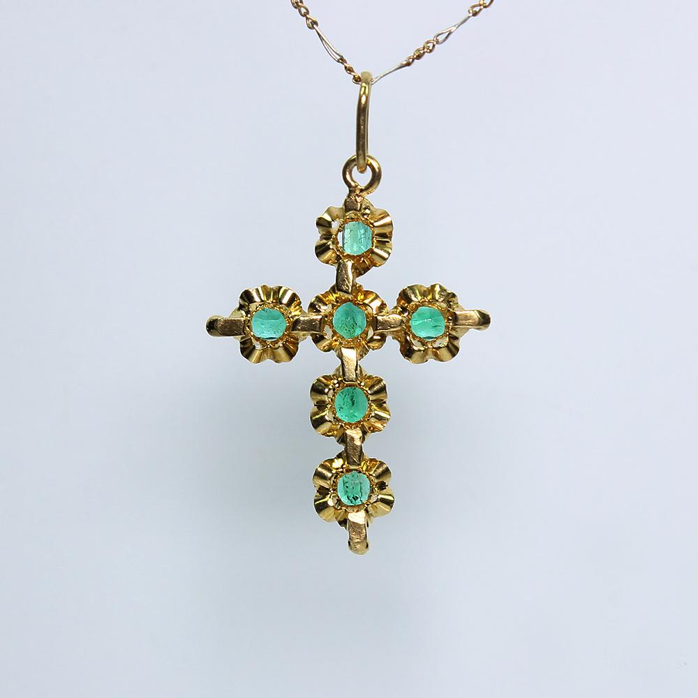 Period: Edwardian (1901-1920)
Composition: 18K Gold.

Stones:
•	6 natural Colombian oval cut emeralds that weigh 1.50ctw.

Cross measures: 27mm by 22mm 
Thick: 5mm

This purchase comes with a professional appraisal document for the amount of: $4000