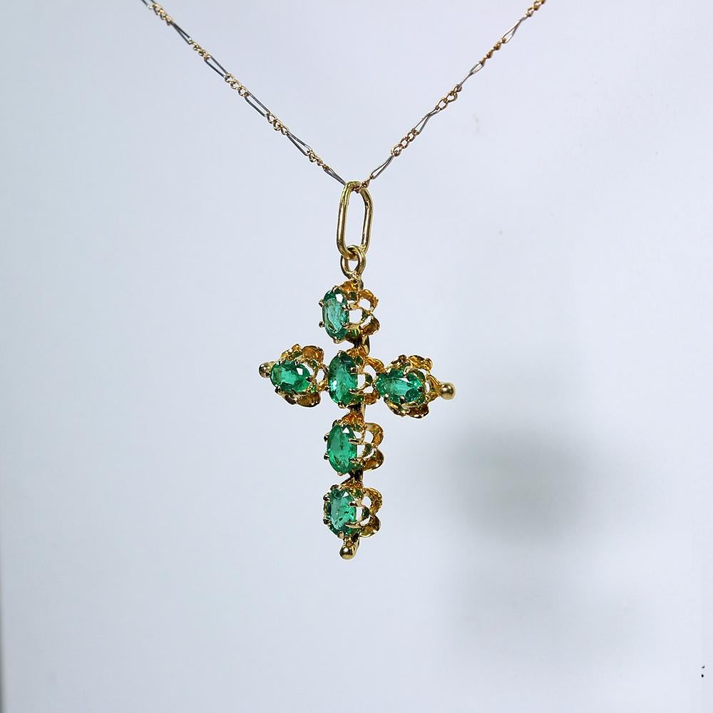 Antique Edwardian 18 Karat Gold 1.5 Carat Emerald Cross In Excellent Condition In Miami, FL