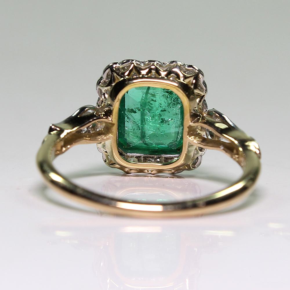 Antique Edwardian 18 Karat Gold 1.69 Carat Emerald and Diamond Ring In New Condition In Miami, FL