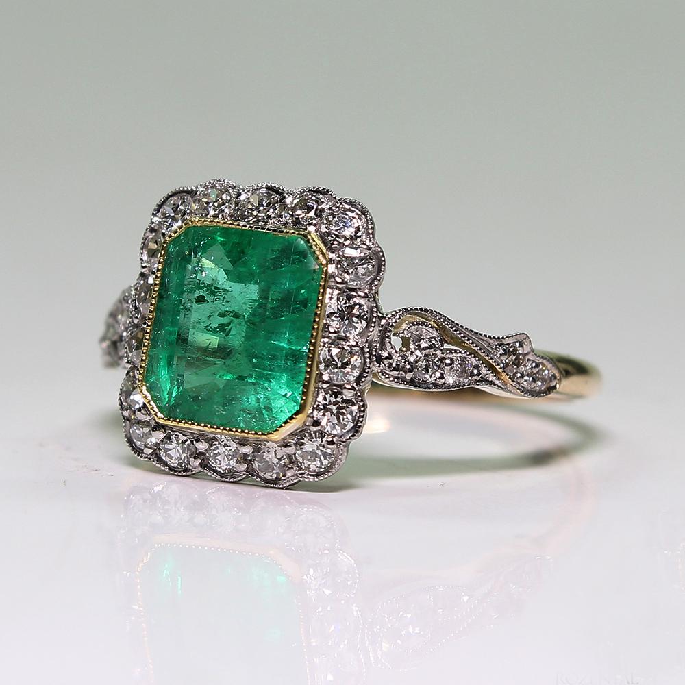 Women's or Men's Antique Edwardian 18 Karat Gold 1.69 Carat Emerald and Diamond Ring
