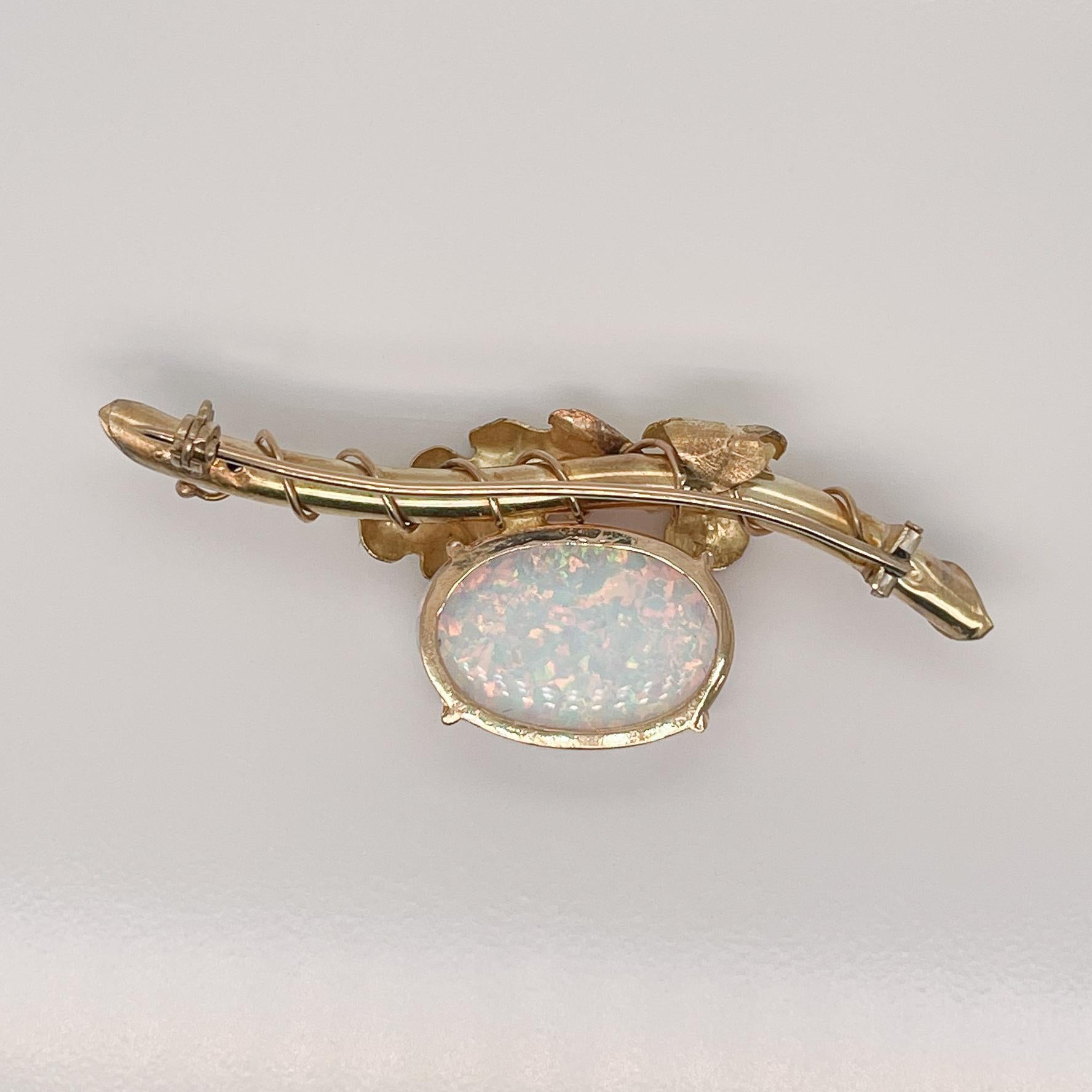 Edwardian Style 18 Karat Gold Brooch or Pin with a Opal Cabochon For Sale 1