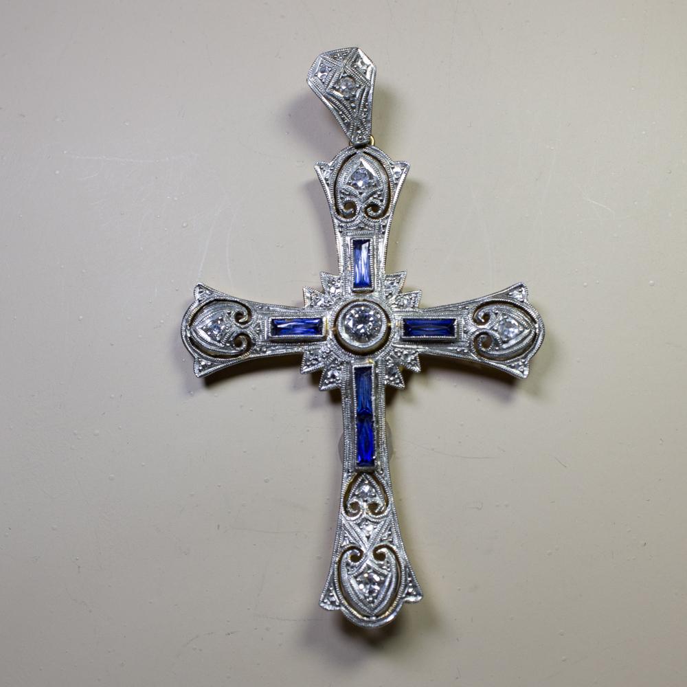 Antique Edwardian 18 Karat Gold Diamond Cross In Excellent Condition In Miami, FL