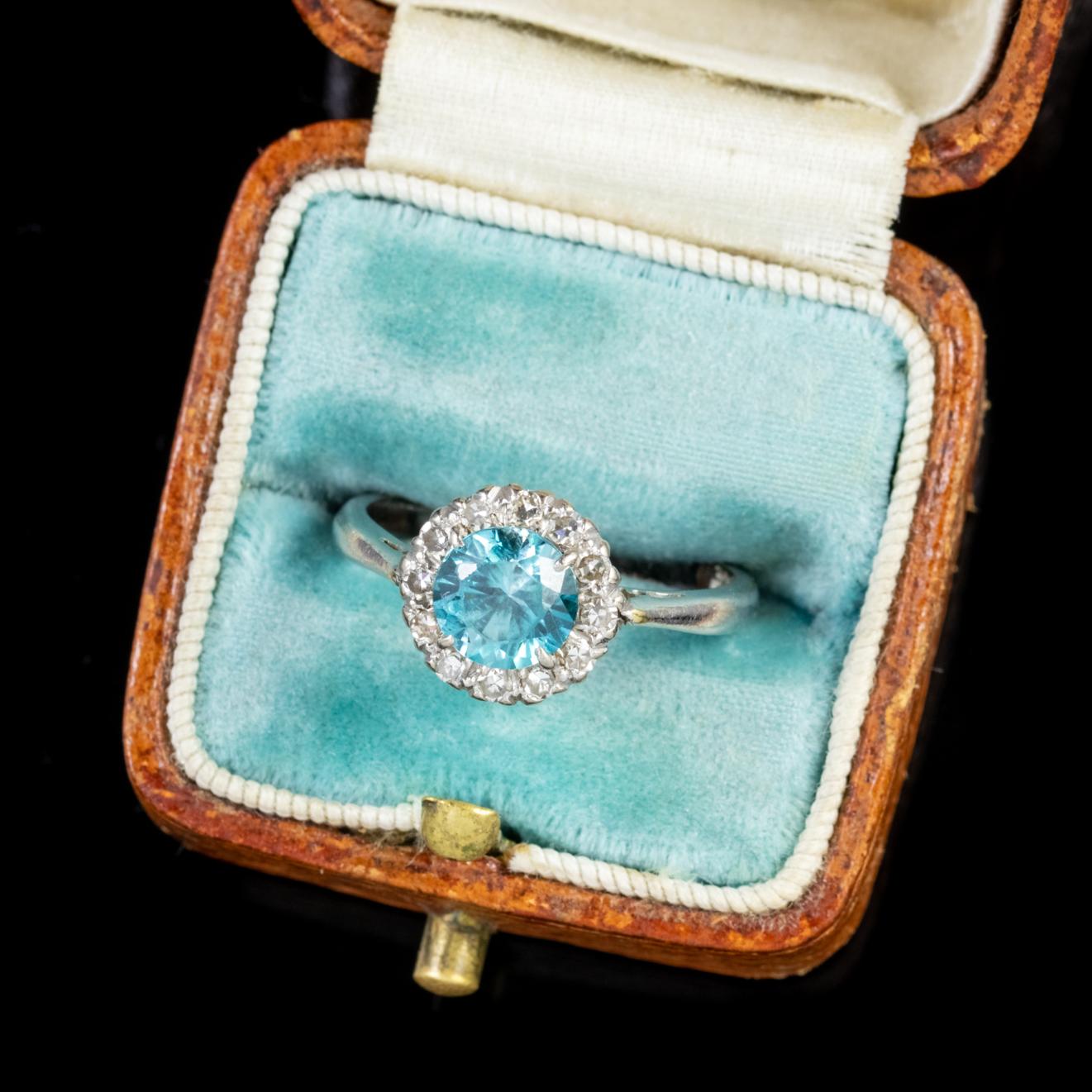 Antique Edwardian 18 Carat Gold circa 1915 Blue Zircon Diamond Ring 2
