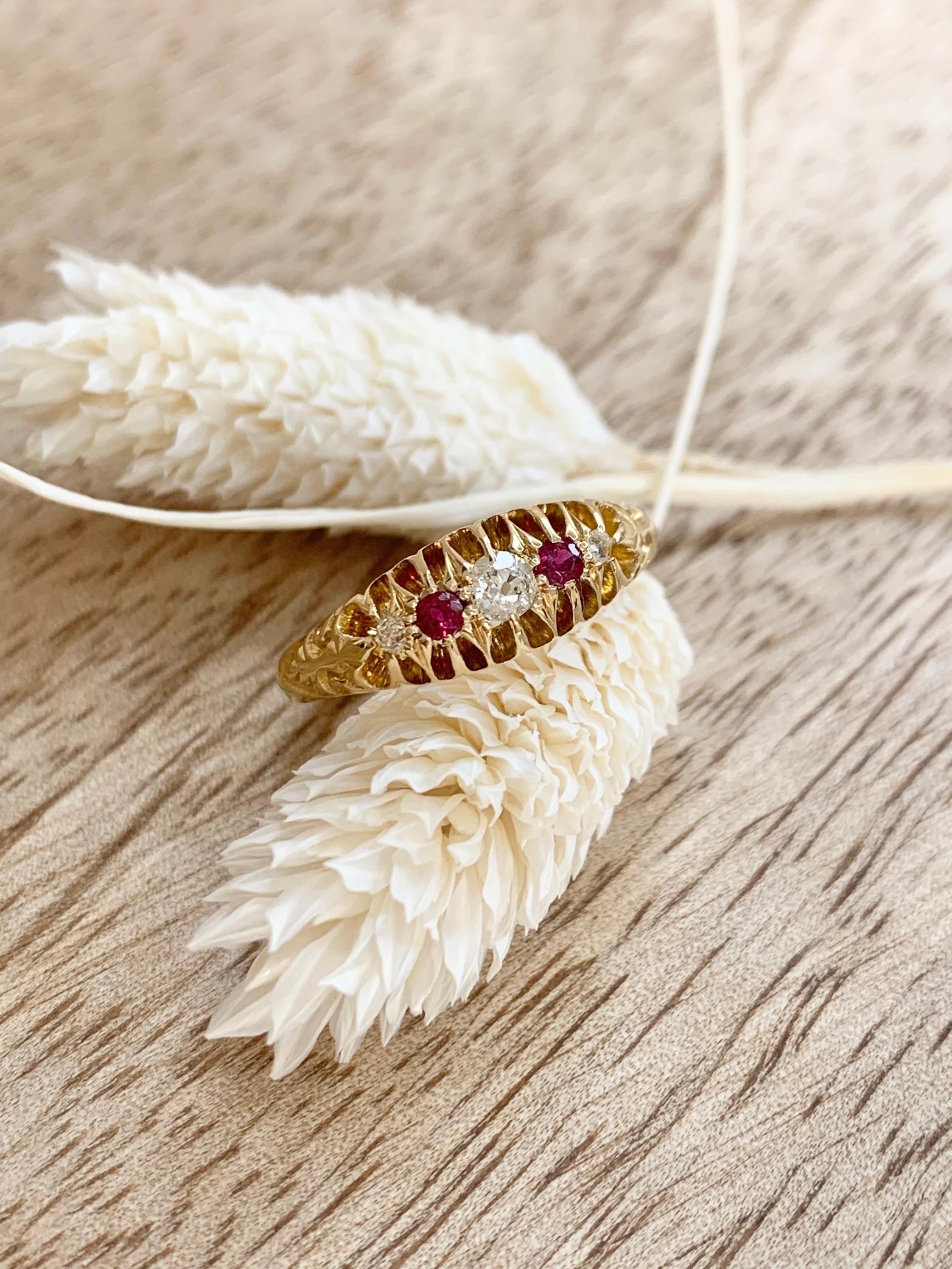 Antique Edwardian 18ct Gold Ruby & Diamond Ring With Hand Carved Shoulders For Sale 1