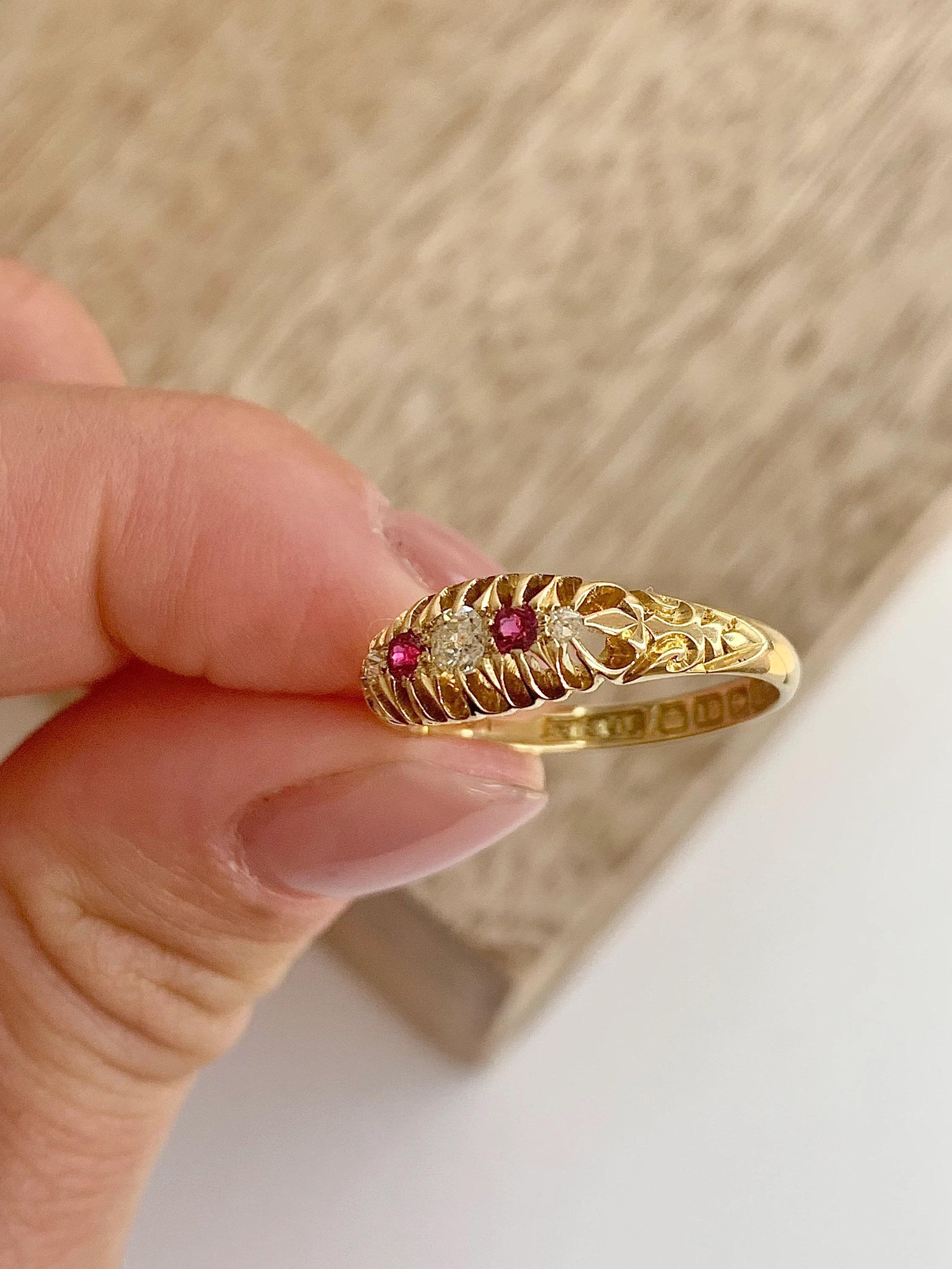 Antique Edwardian 18ct Gold Ruby & Diamond Ring With Hand Carved Shoulders For Sale 2