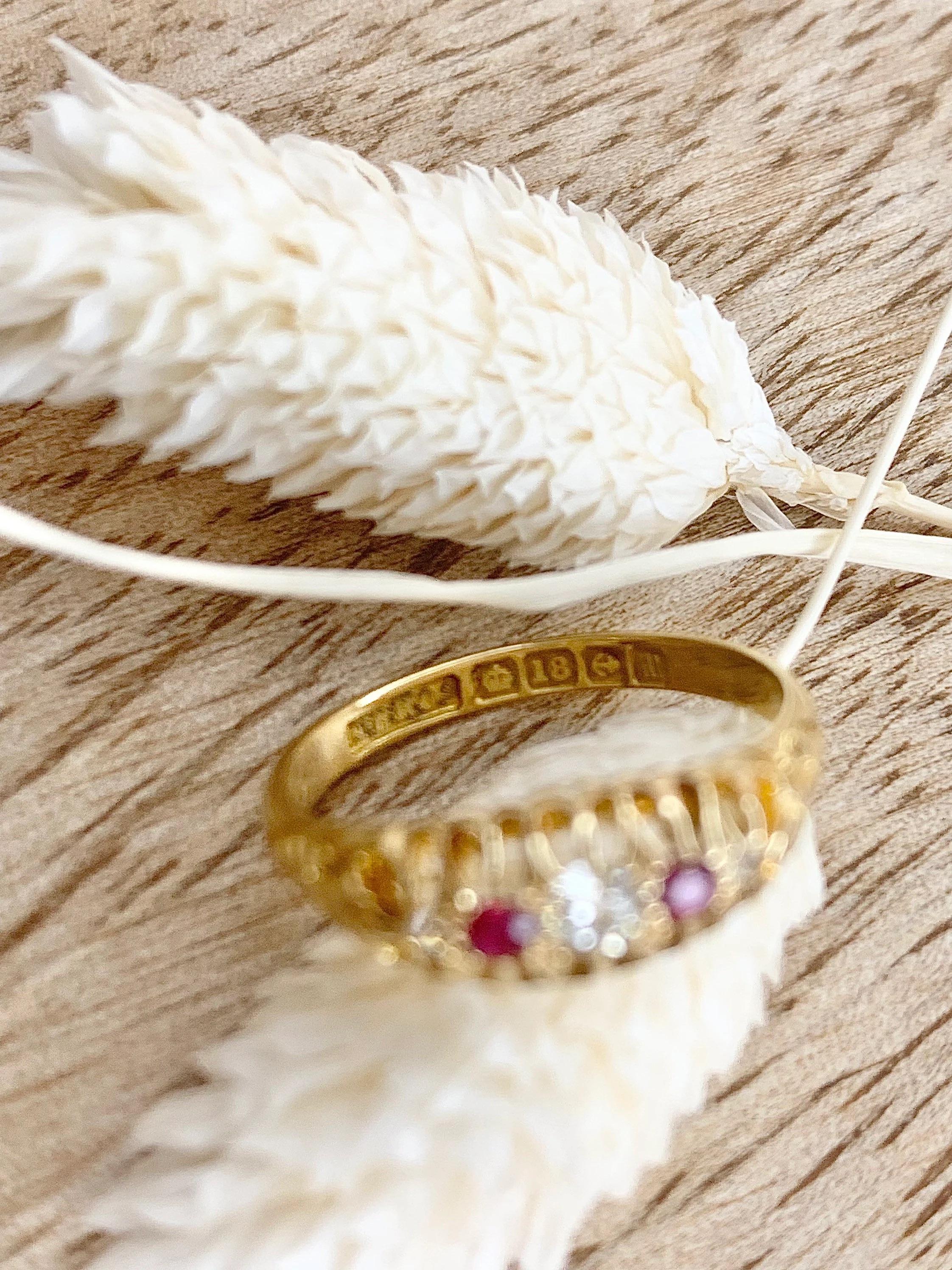 Antique Edwardian 18ct Gold Ruby & Diamond Ring With Hand Carved Shoulders For Sale 3