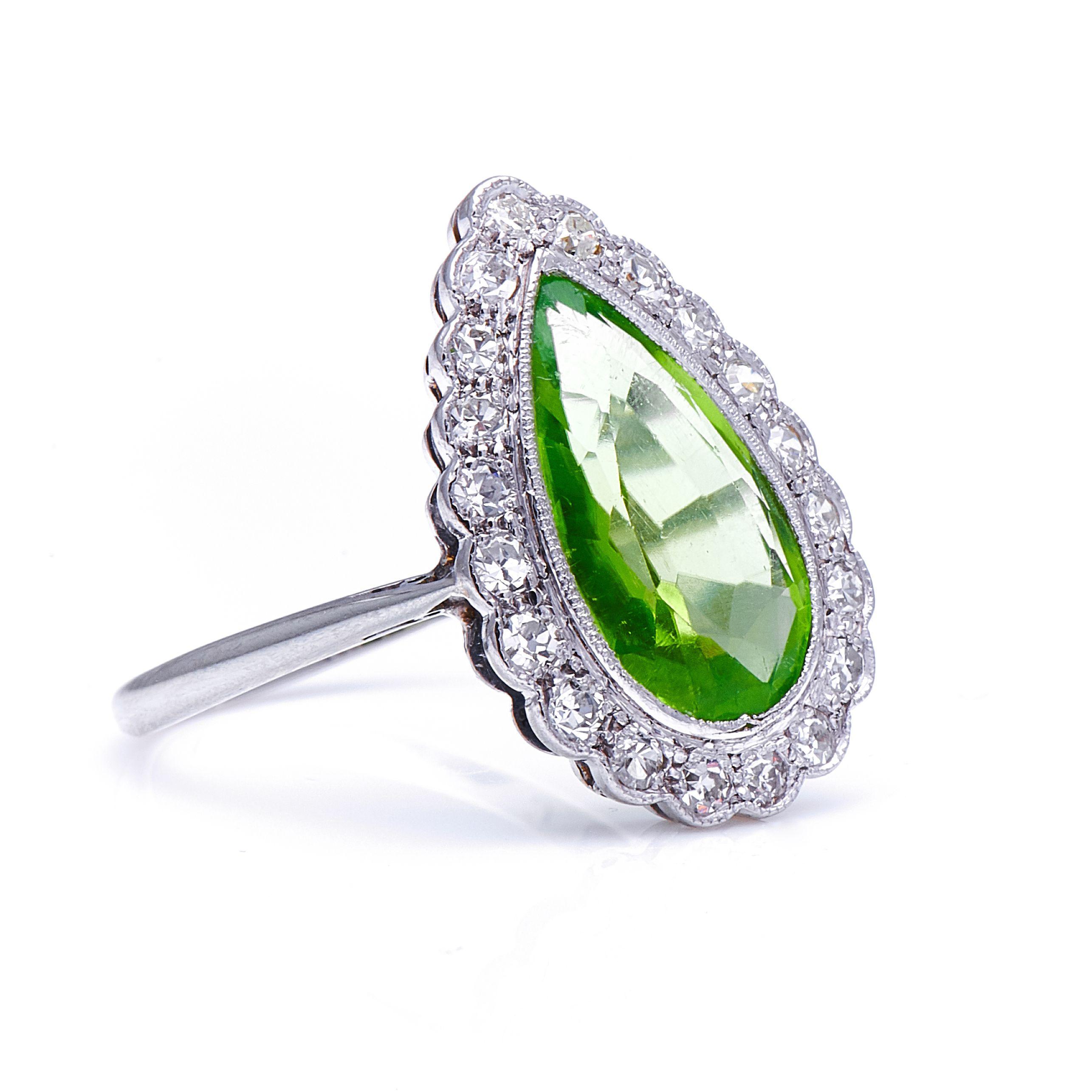  Antique, Edwardian, 18 Carat White Gold, Peridot and Diamond Cluster Ring In Excellent Condition For Sale In Rochford, Essex