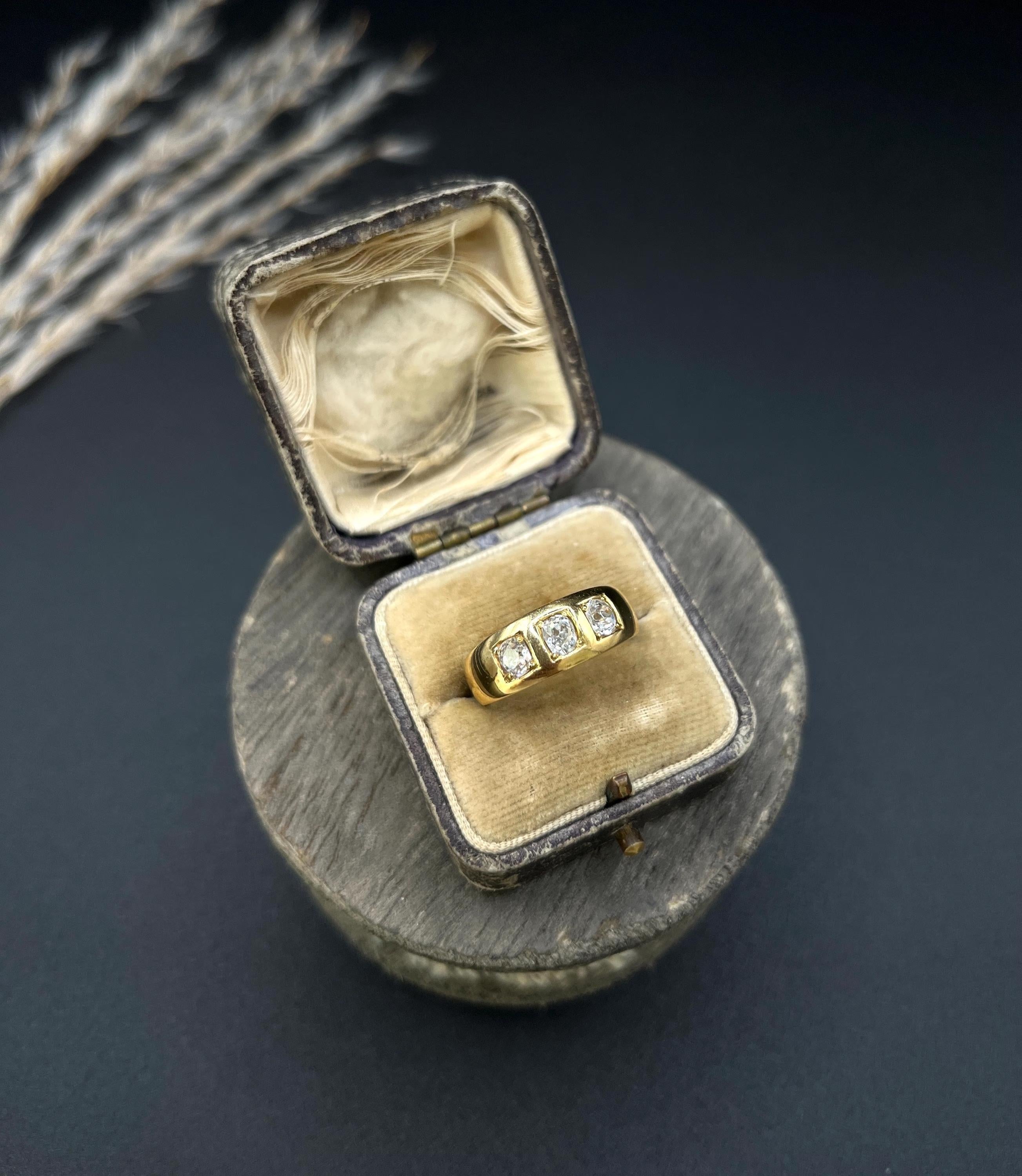 da uomo o donna Anello antico edoardiano a fascia in oro giallo 18ct con diamanti, misura 6 in vendita