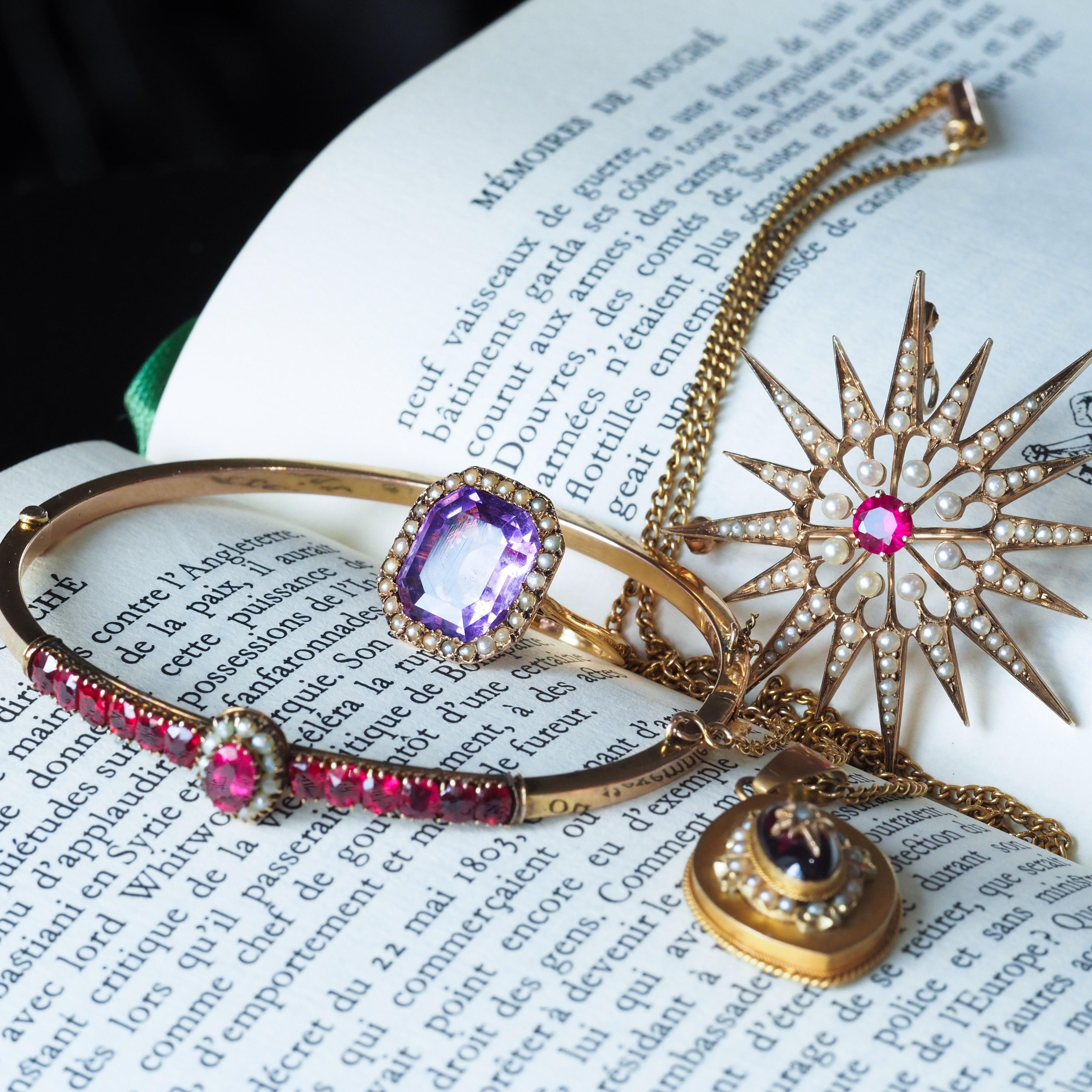 Antiker Edwardianischer 18K Gold Amethyst & Perlen Ring Smaragdschliff - um 1900 im Angebot 12