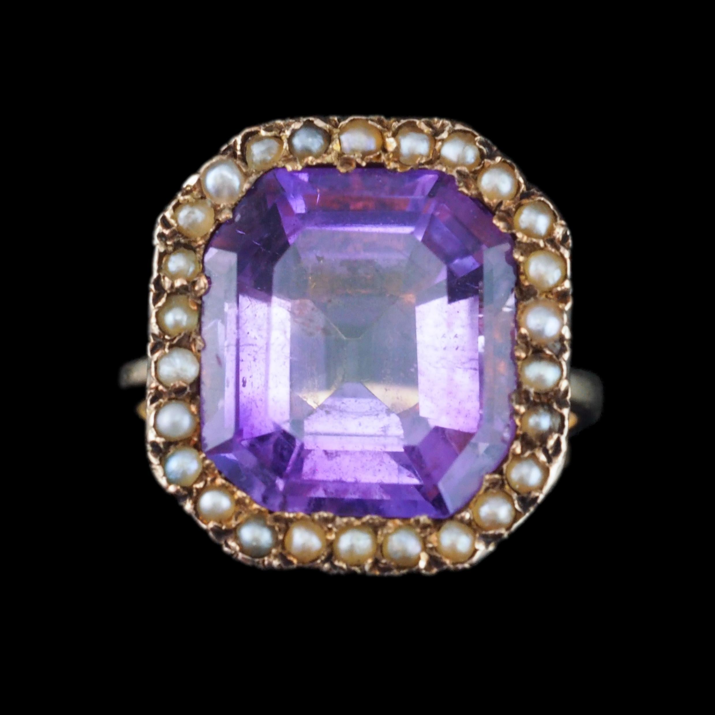 Antiker Edwardianischer 18K Gold Amethyst & Perlen Ring Smaragdschliff - um 1900 im Angebot 4