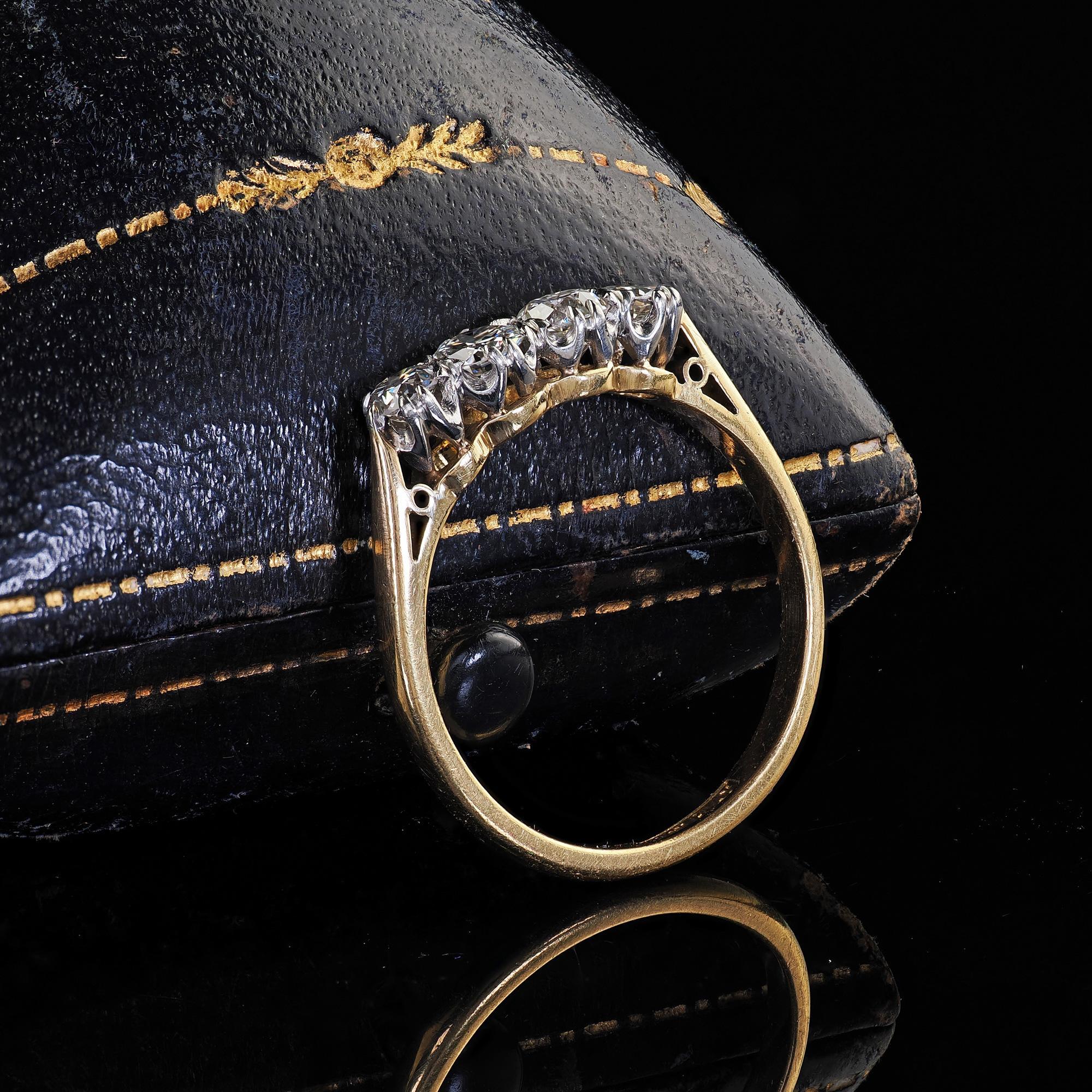 Edoardiano Antico anello edoardiano in oro 18 carati e platino Old Cut con quattro pietre di diamante in vendita