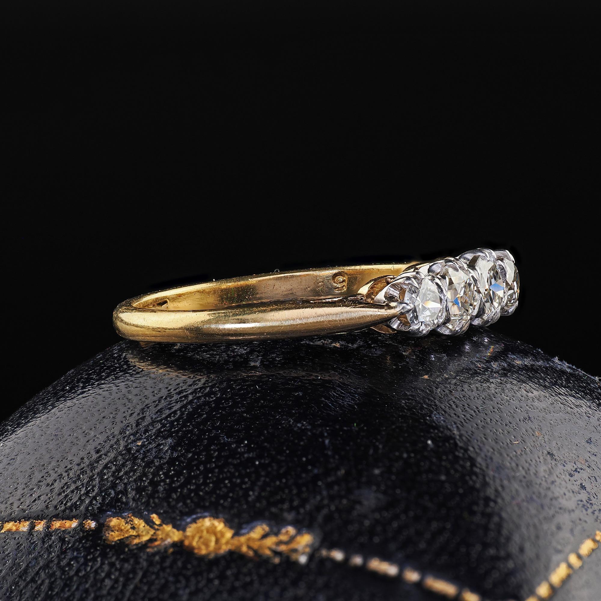 Taglio antico europeo Antico anello edoardiano in oro 18 carati e platino Old Cut con quattro pietre di diamante in vendita