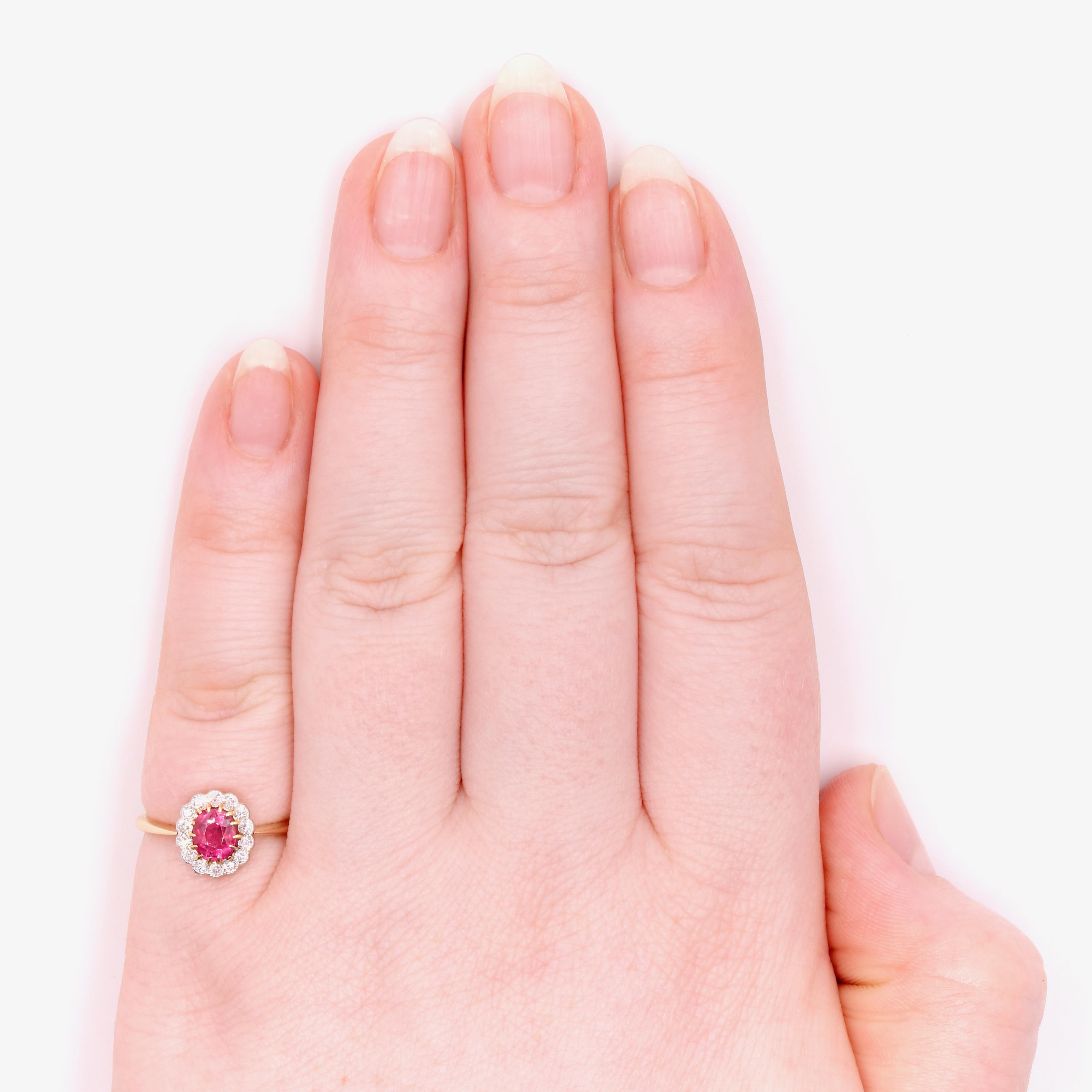 Antiguo anillo eduardiano de oro de 18 quilates y platino con racimo de rubíes y diamantes talla antigua 4