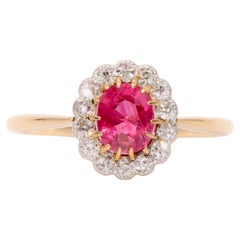 Antiguo anillo eduardiano de oro de 18 quilates y platino con racimo de rubíes y diamantes talla antigua