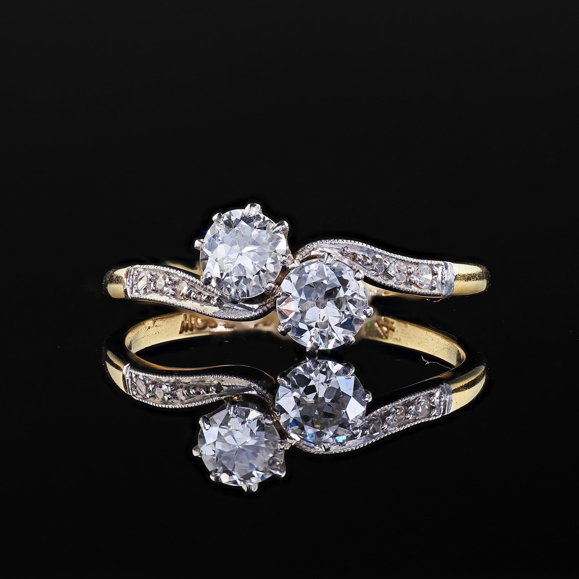 Bague ancienne édouardienne en or 18 carats et platine Toi et Moi, diamant vieux européen en vente 2