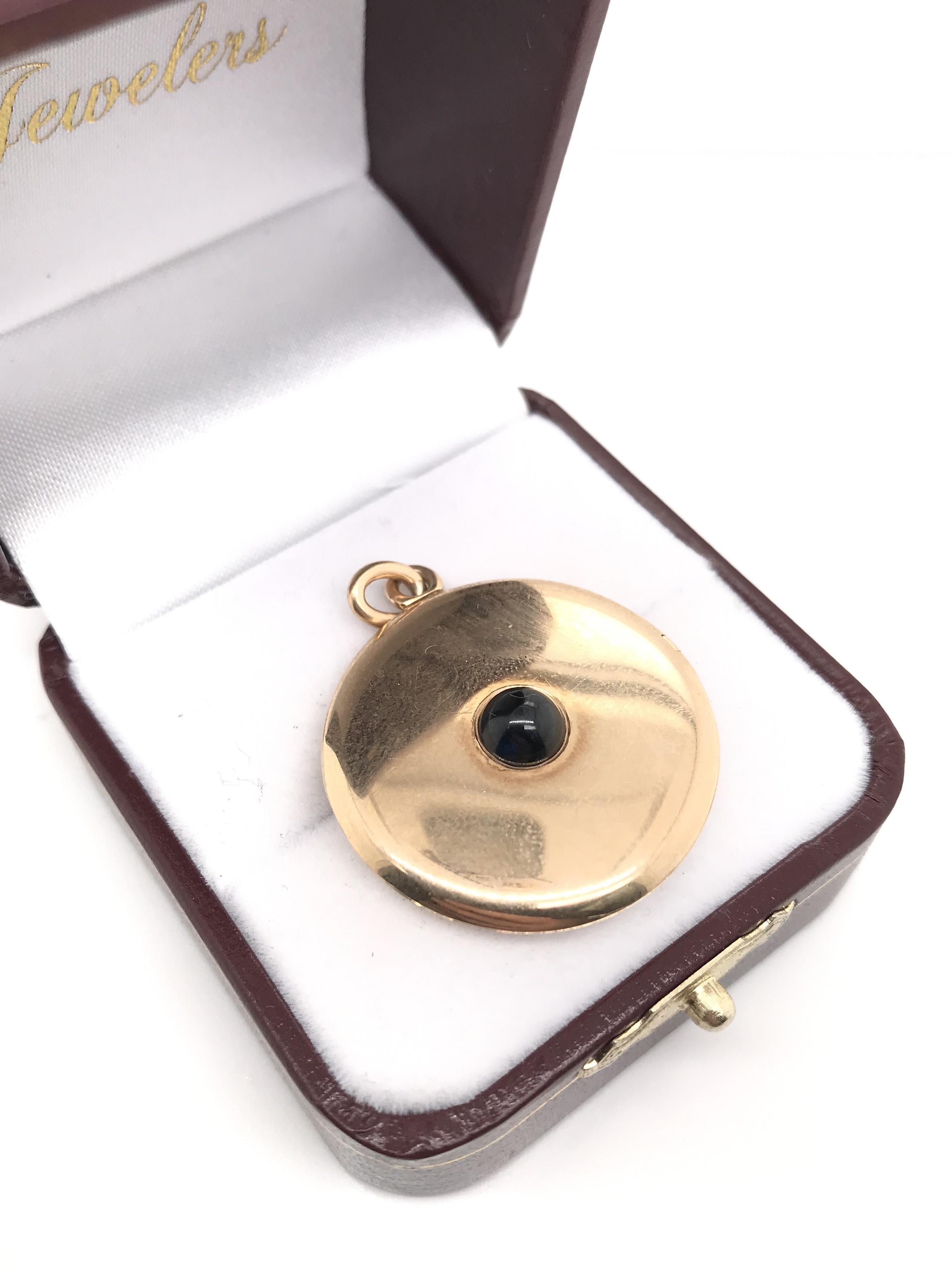 Antique Edwardian 18k Gold Locket With Sapphire In Good Condition In Montgomery, AL