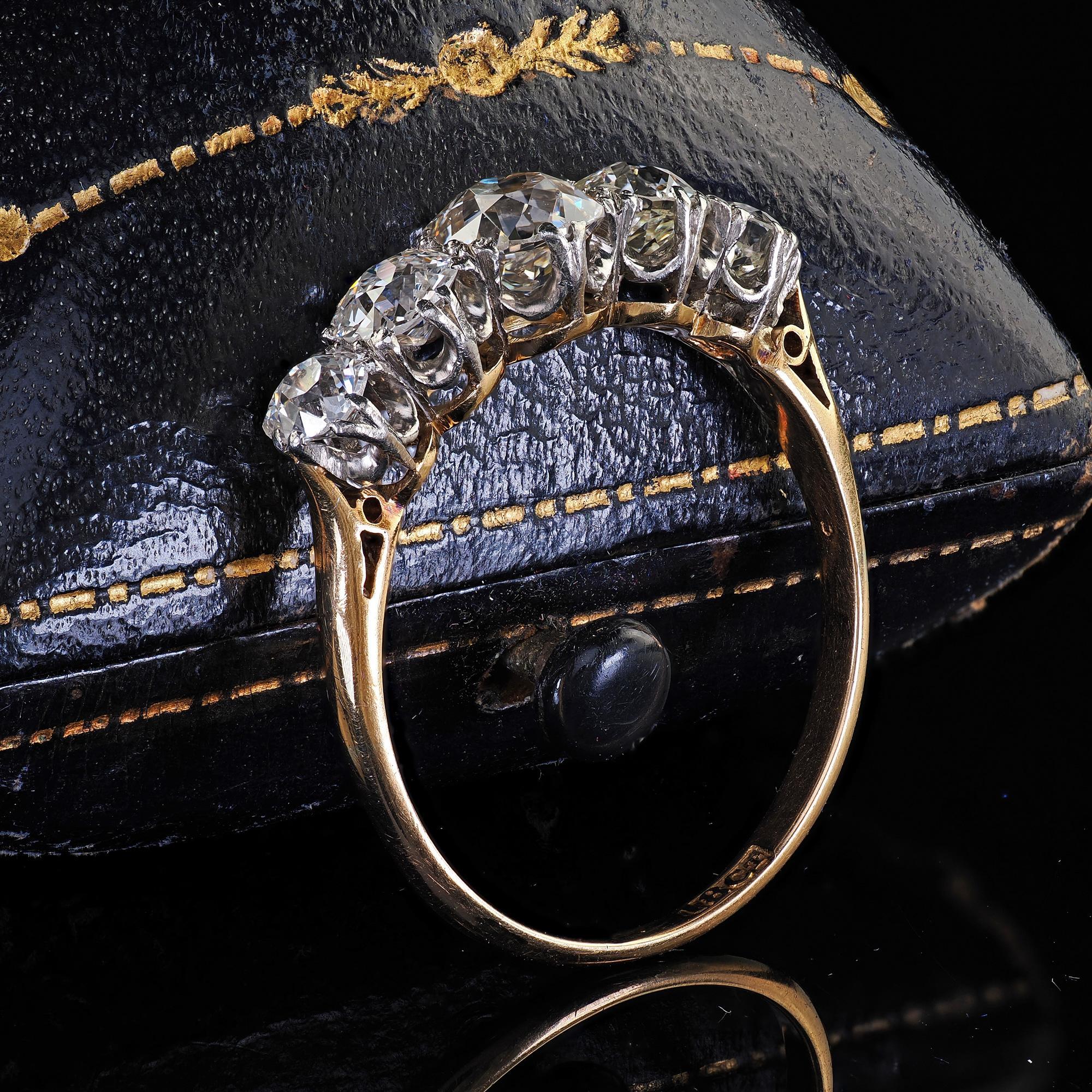 Édouardien Alliance édouardienne ancienne en or bicolore 18 carats à cinq diamants, vieille Europe en vente