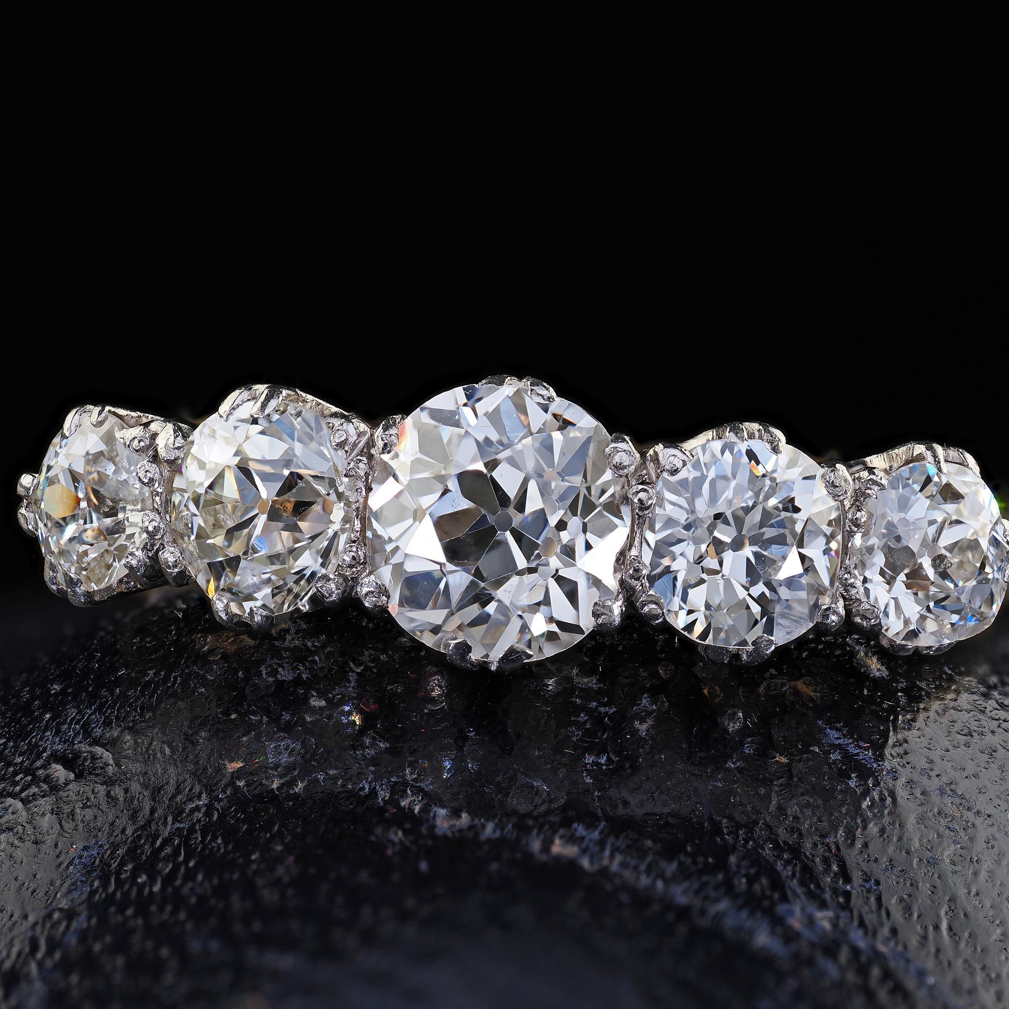 Alliance édouardienne ancienne en or bicolore 18 carats à cinq diamants, vieille Europe en vente 1