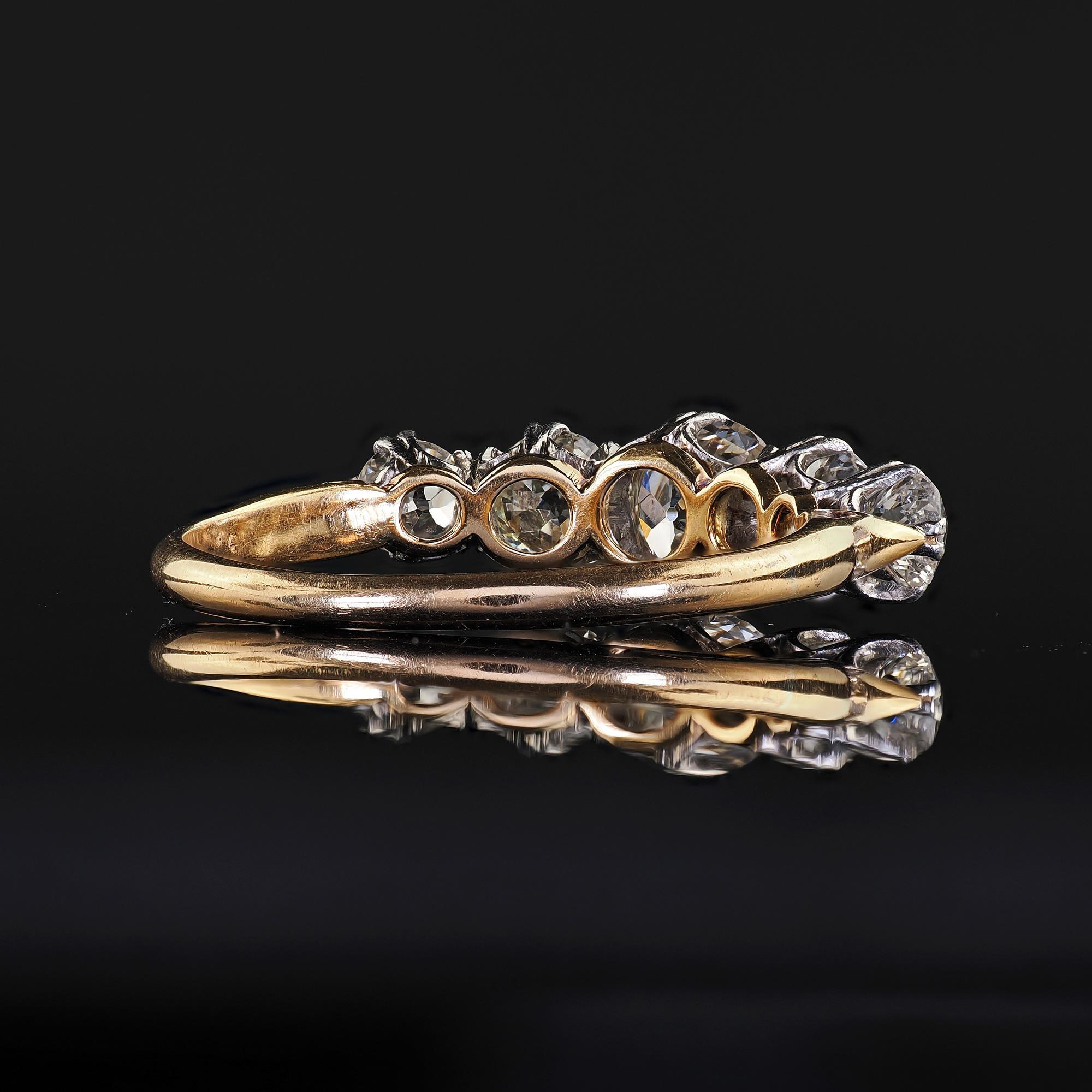 Alliance édouardienne ancienne en or bicolore 18 carats à cinq diamants, vieille Europe en vente 2