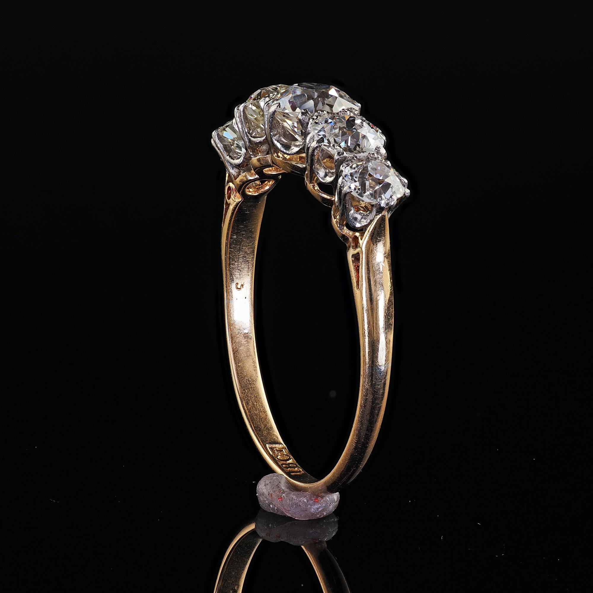 Alliance édouardienne ancienne en or bicolore 18 carats à cinq diamants, vieille Europe en vente 3
