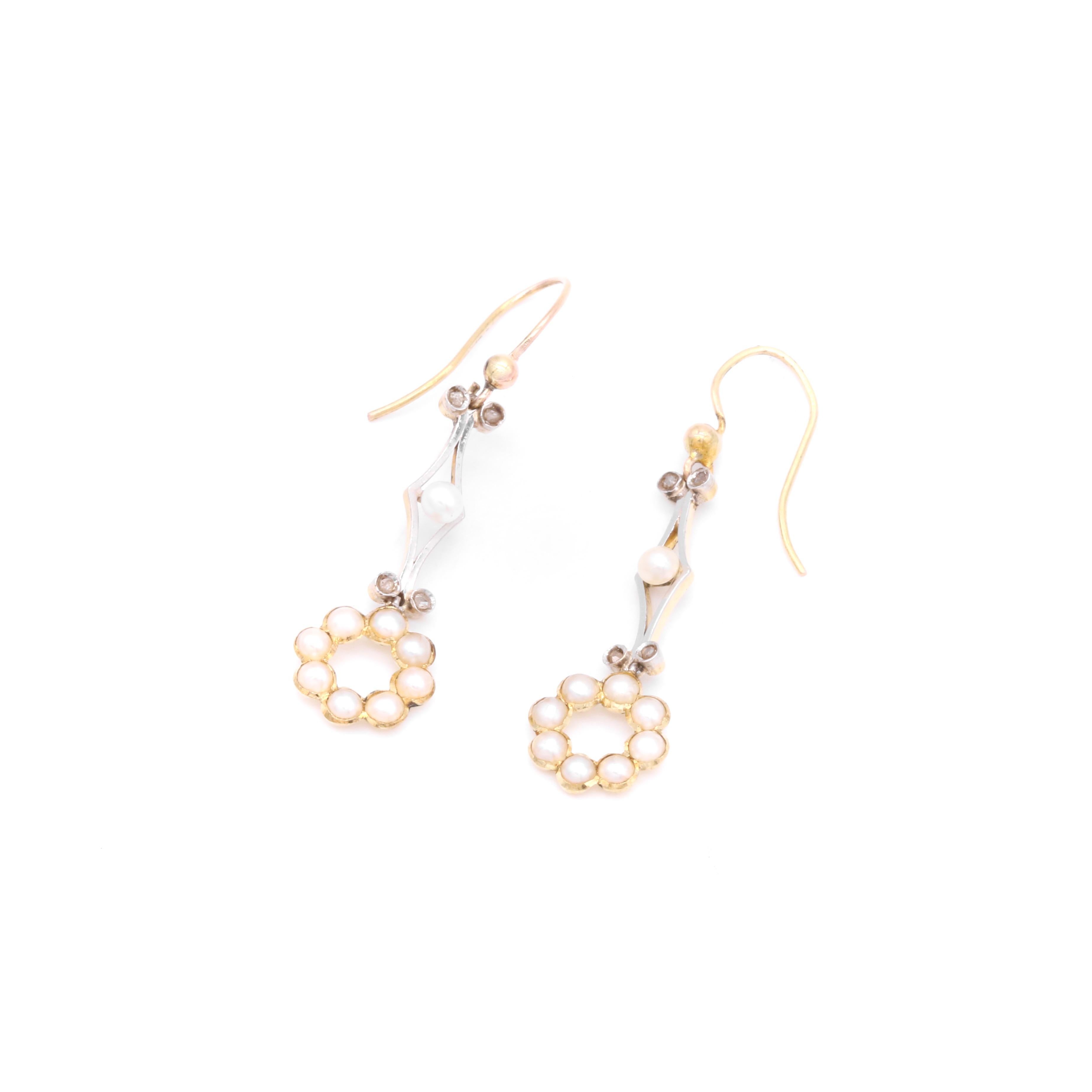 Pendants d'oreilles édouardiens anciens en or blanc et jaune 18 carats, perles et diamants en vente 1