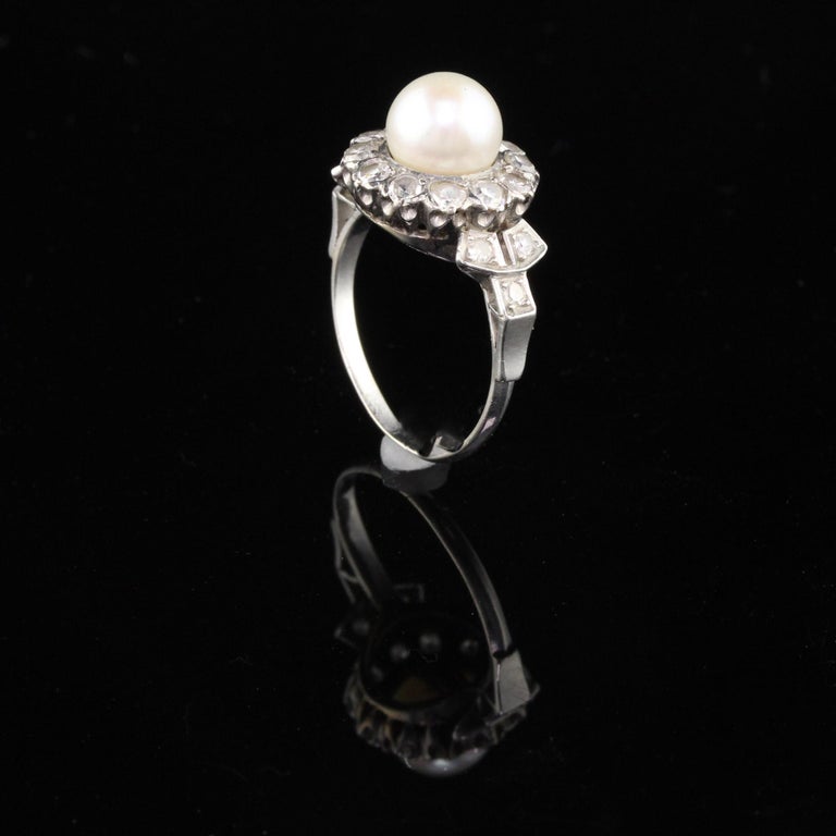 Antique Edwardian 18 Karat White Gold, Platinum, Pearl and Diamond Ring In Good Condition For Sale In Great Neck, NY