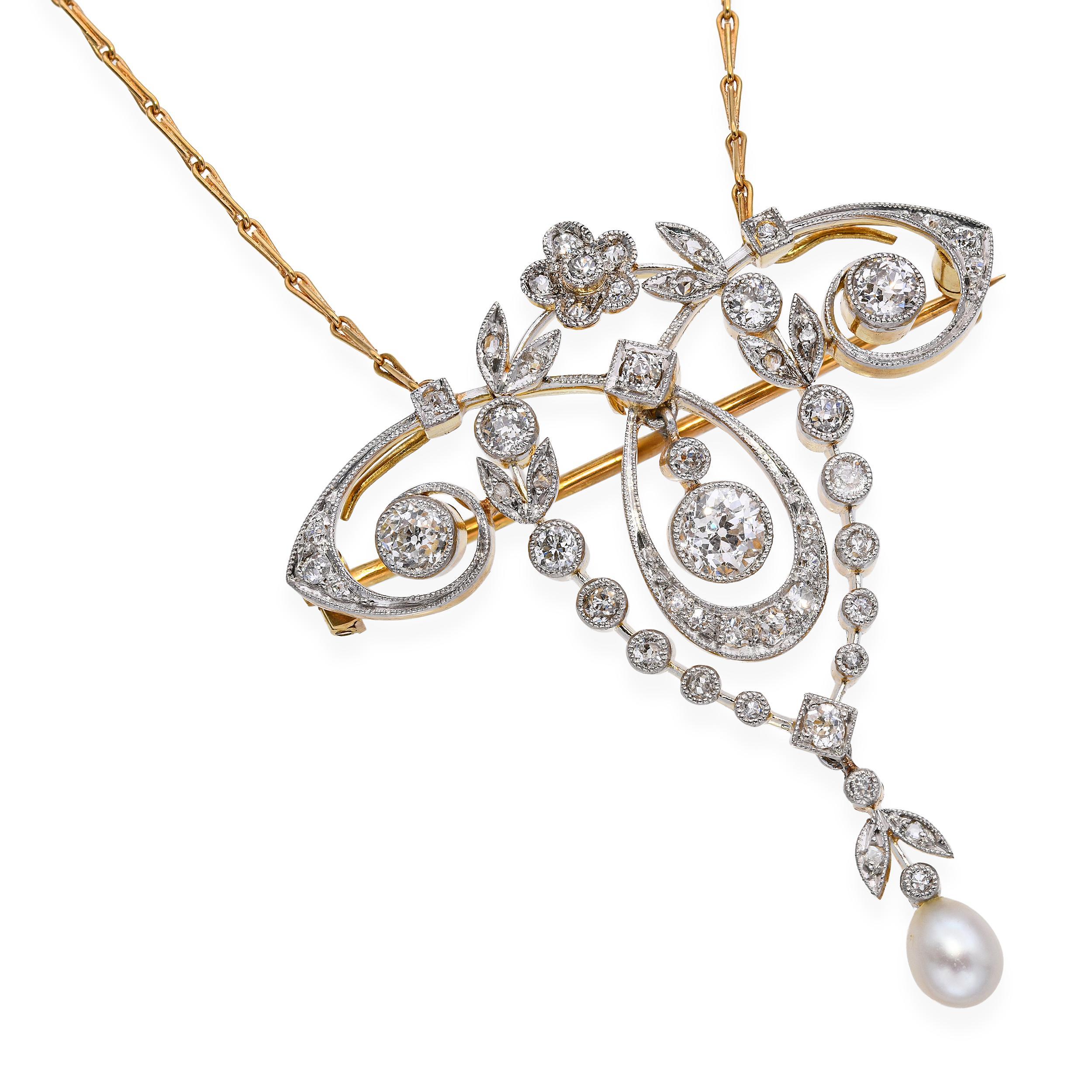 Ce collier lavallière antique Eleg reflète l'élégance raffinée du début des années 1900. Il est réalisé en or jaune 18 carats et en platine. Il est orné de 1,00 pce de diamants étincelants associés à des perles lustrées, disposés selon un design