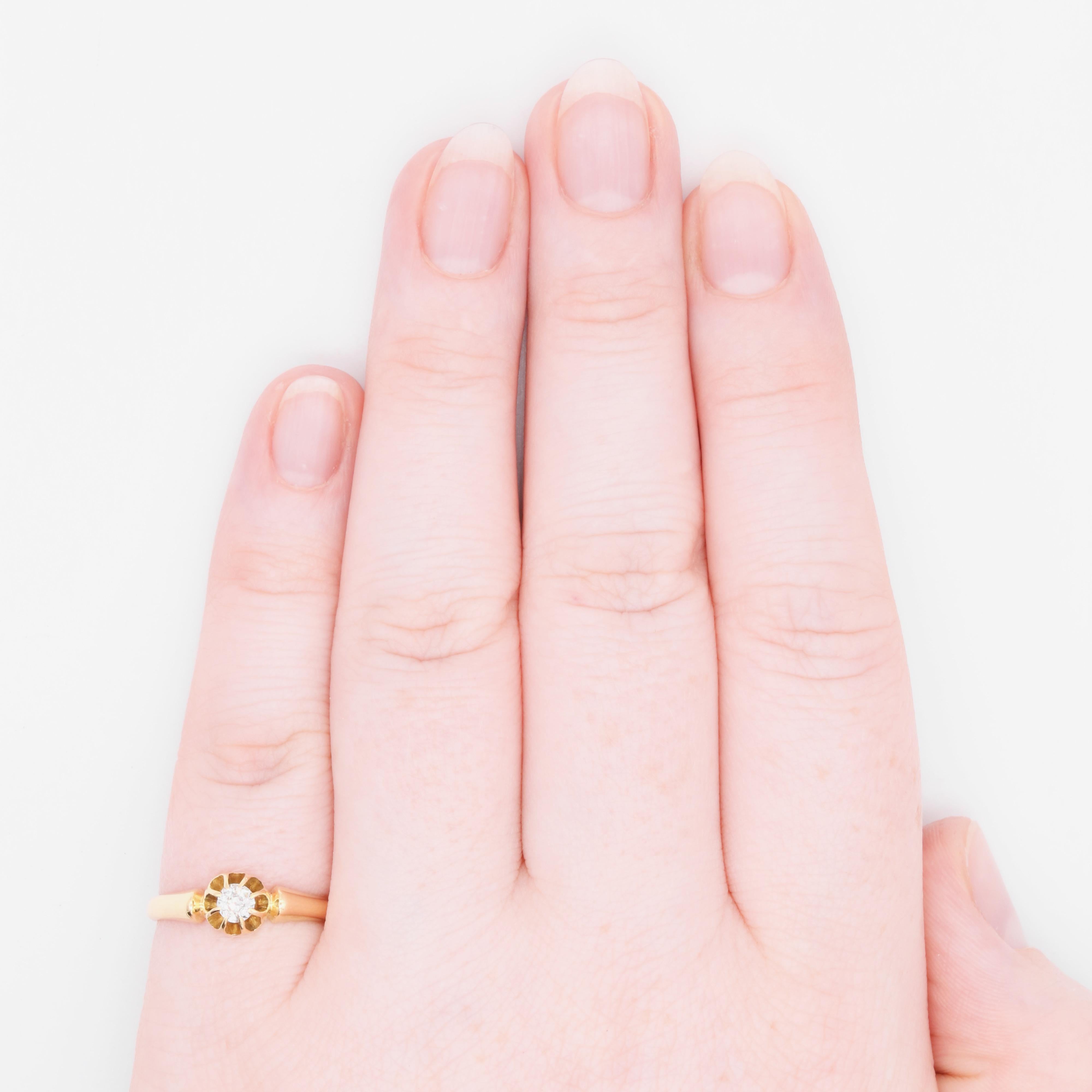 Anillo Solitario Belcher Antiguo Edwardian de Oro Amarillo de 18 K con Diamantes de Corte Antiguo en venta 4