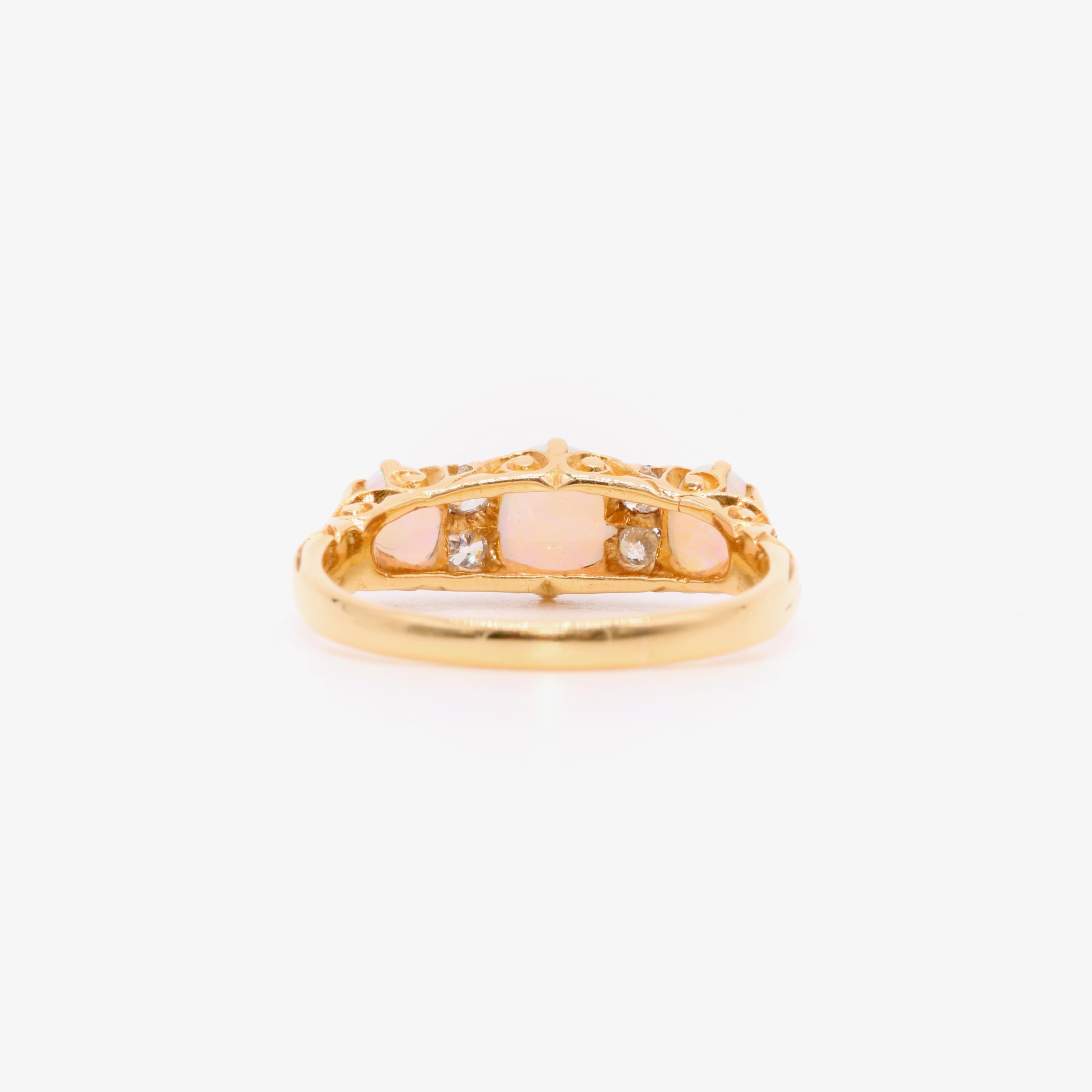 Bague ancienne édouardienne en or jaune 18K avec opale et diamants à 7 pierres en vente 1