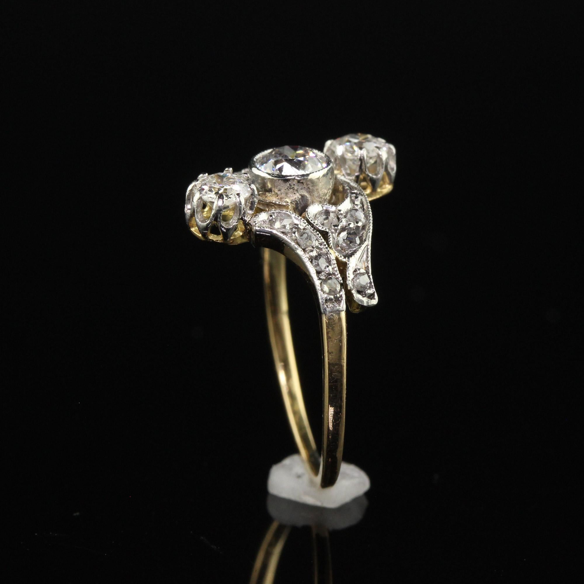 Antiker edwardianischer Ring mit drei Steinen aus 18 Karat Gelbgold und Platin mit altem Eurodiamant Damen