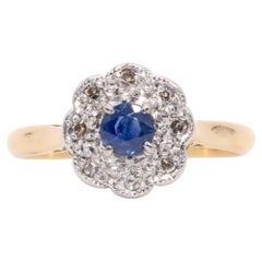 Antiker Ring im edwardianischen Stil aus 18-karätigem Gelbgold und Platin mit Saphiren und Diamanten in Gänseblümchenform