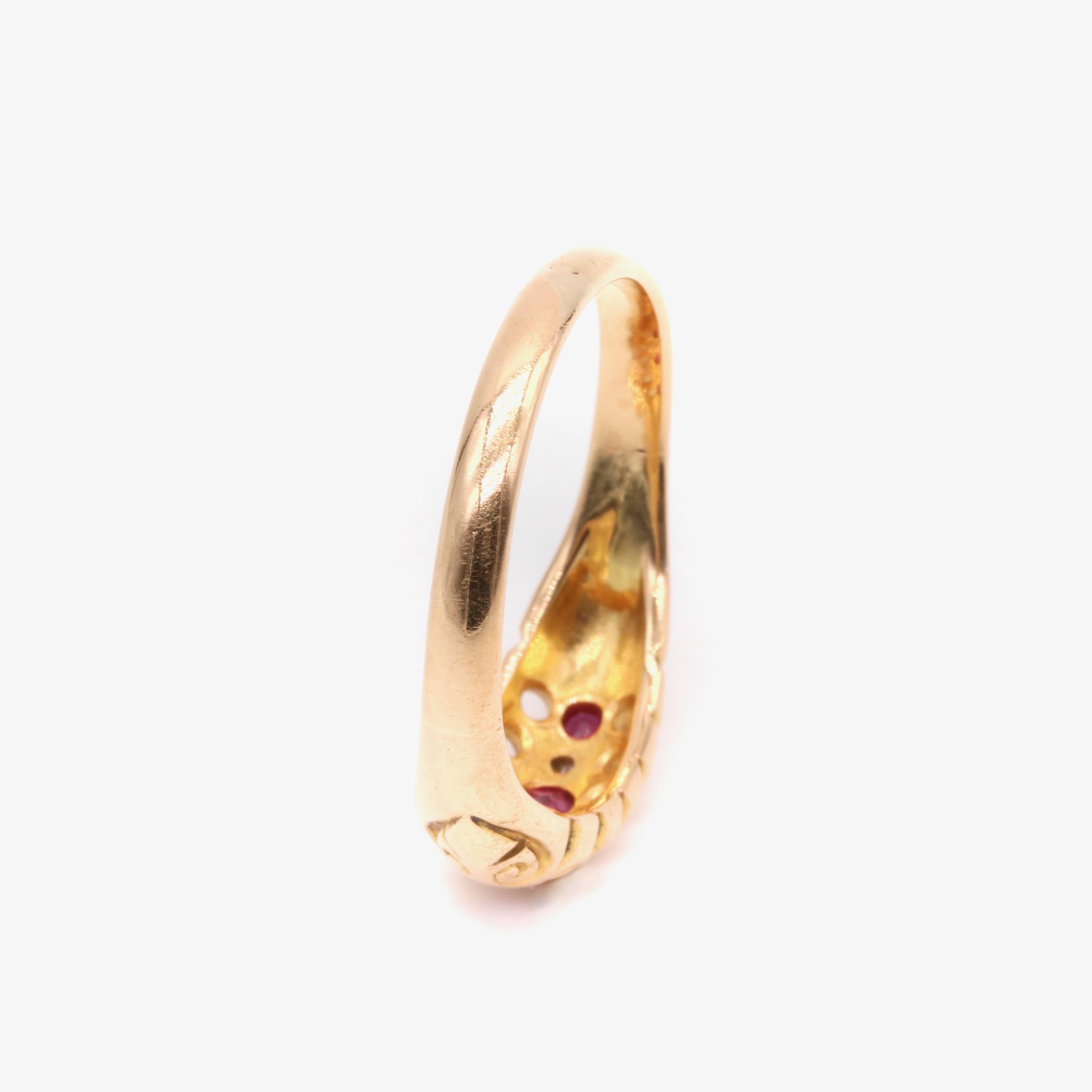 Antique Edwardian 18K Yellow Gold Ruby and Diamond 5 Stone Ring For Sale 4