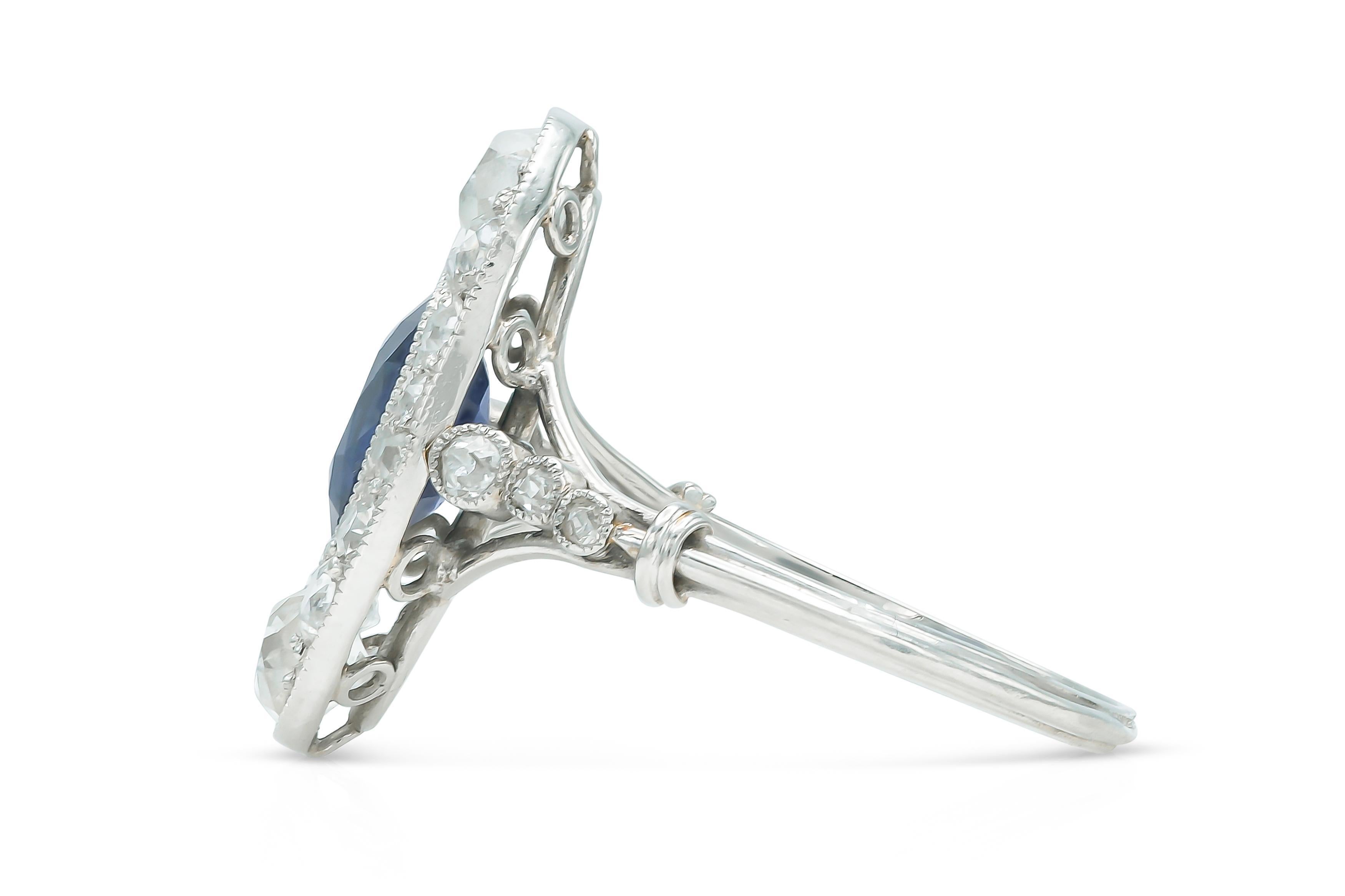 Antique Edwardian 1900s 1.50 Carat Sapphire Dinner Ring with Diamonds (Ovalschliff) im Angebot