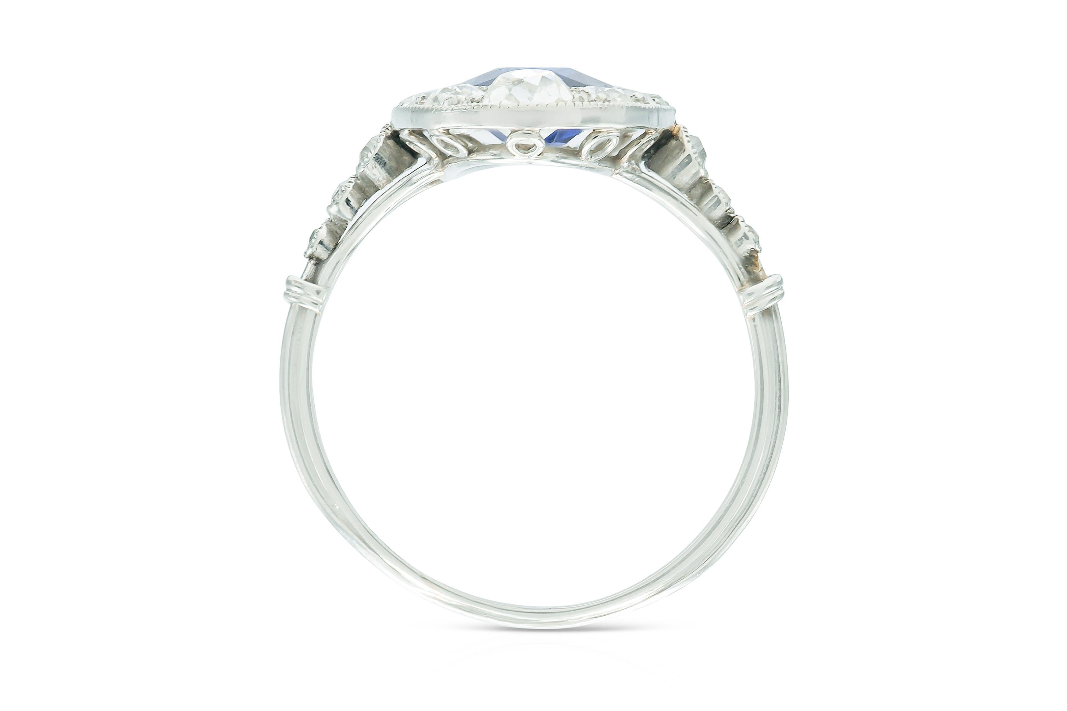 Antique Edwardian 1900s 1.50 Carat Sapphire Dinner Ring with Diamonds im Zustand „Gut“ im Angebot in New York, NY