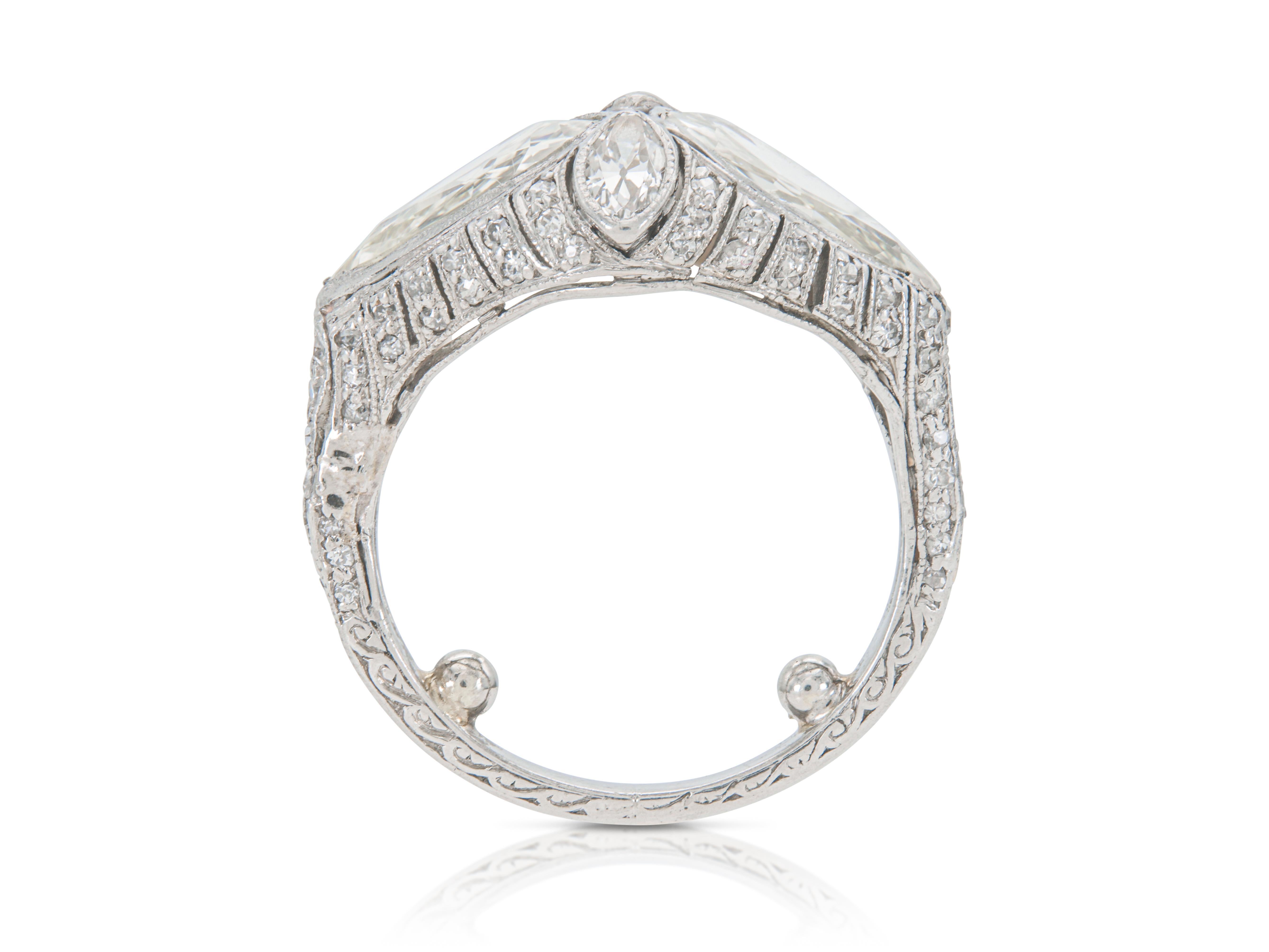 Taille poire Antique Edwardian 1900s 2.65 Carat Pear-Shaped Diamonds Ring en vente