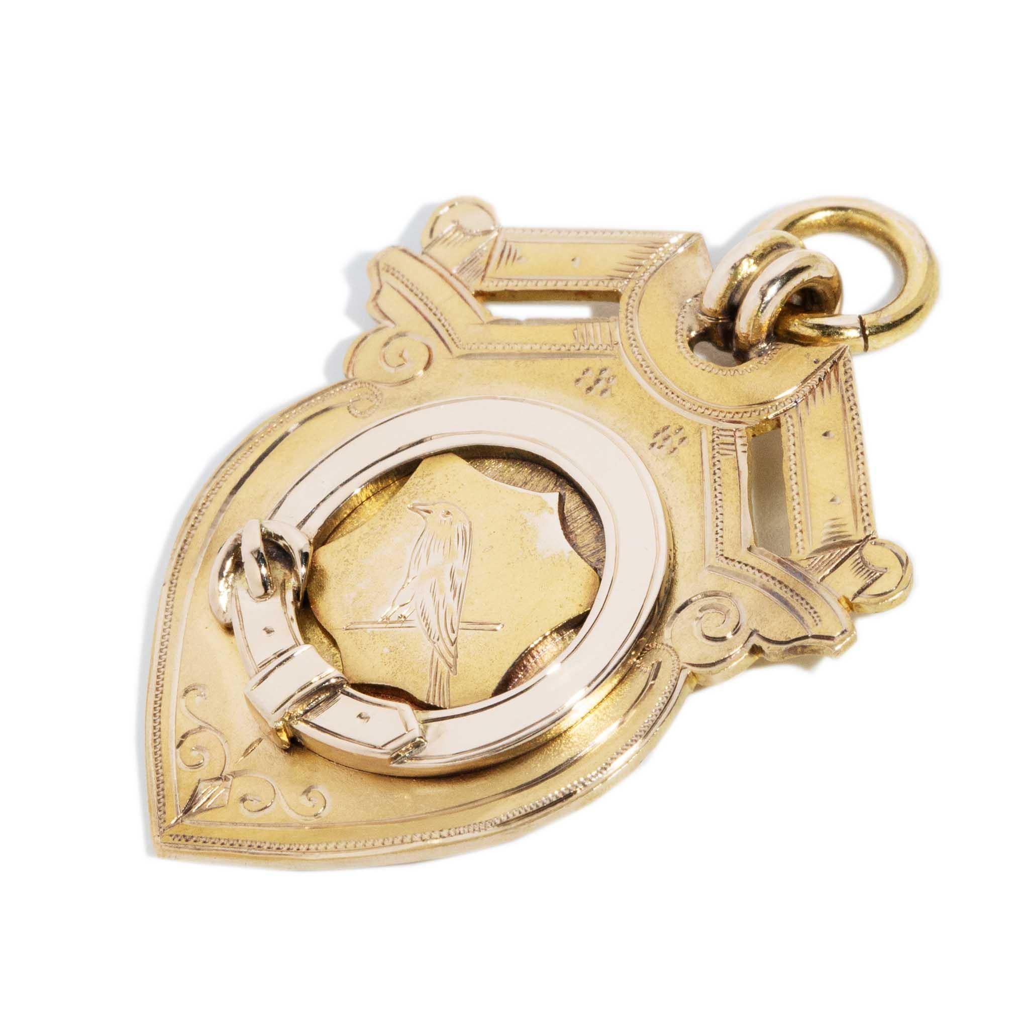 Edoardiano Antico ciondolo premio con scudo edoardiano del 1901 in oro giallo 15 carati in vendita